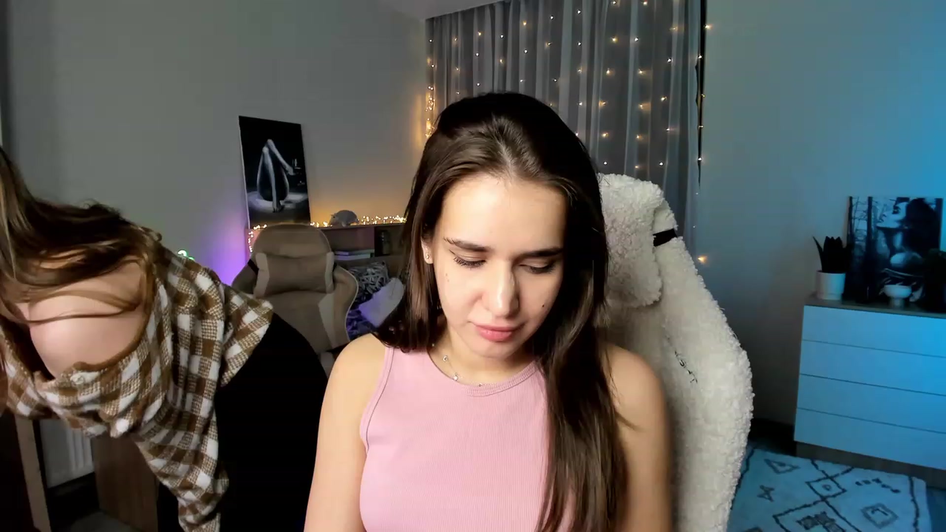 Gallery image thumbnail from Ellies_Smile's myfreecams stream on, 02/21/2024, 24:20 image 3 of 20