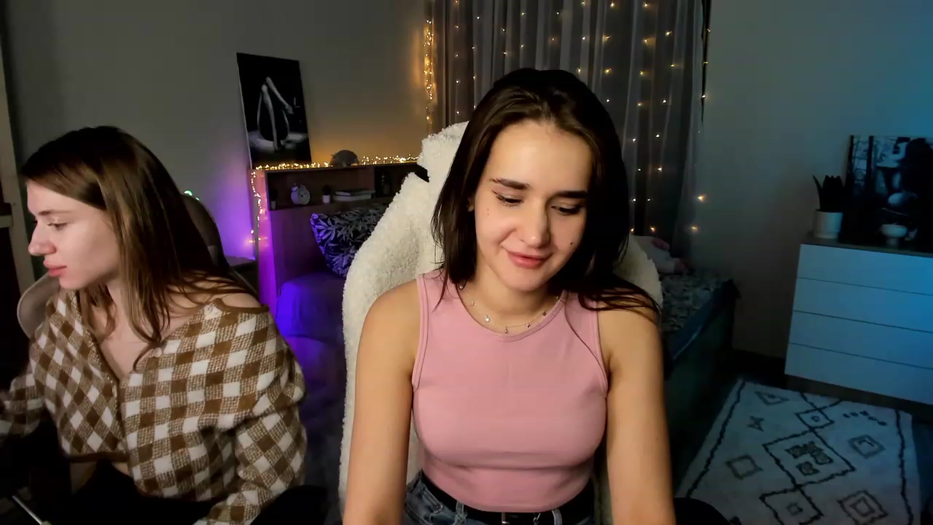 Gallery image thumbnail from Ellies_Smile's myfreecams stream on, 02/21/2024, 24:20 image 15 of 20