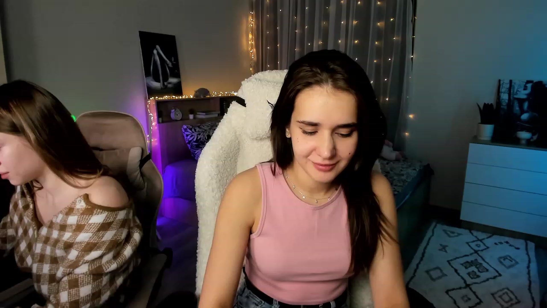 Gallery image thumbnail from Ellies_Smile's myfreecams stream on, 02/21/2024, 24:20 image 13 of 20