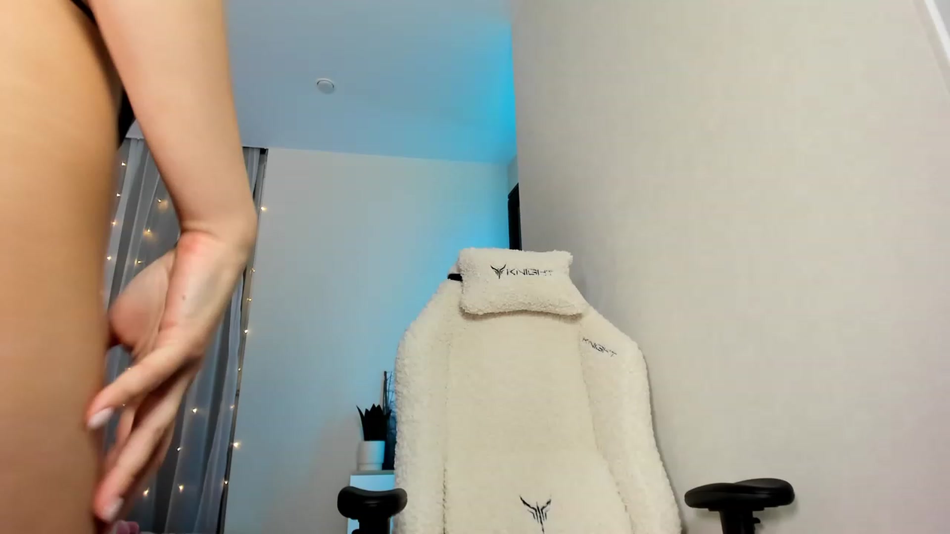 Gallery image thumbnail from Ellies_Smile's myfreecams stream on, 02/21/2024, 03:07 image 2 of 20
