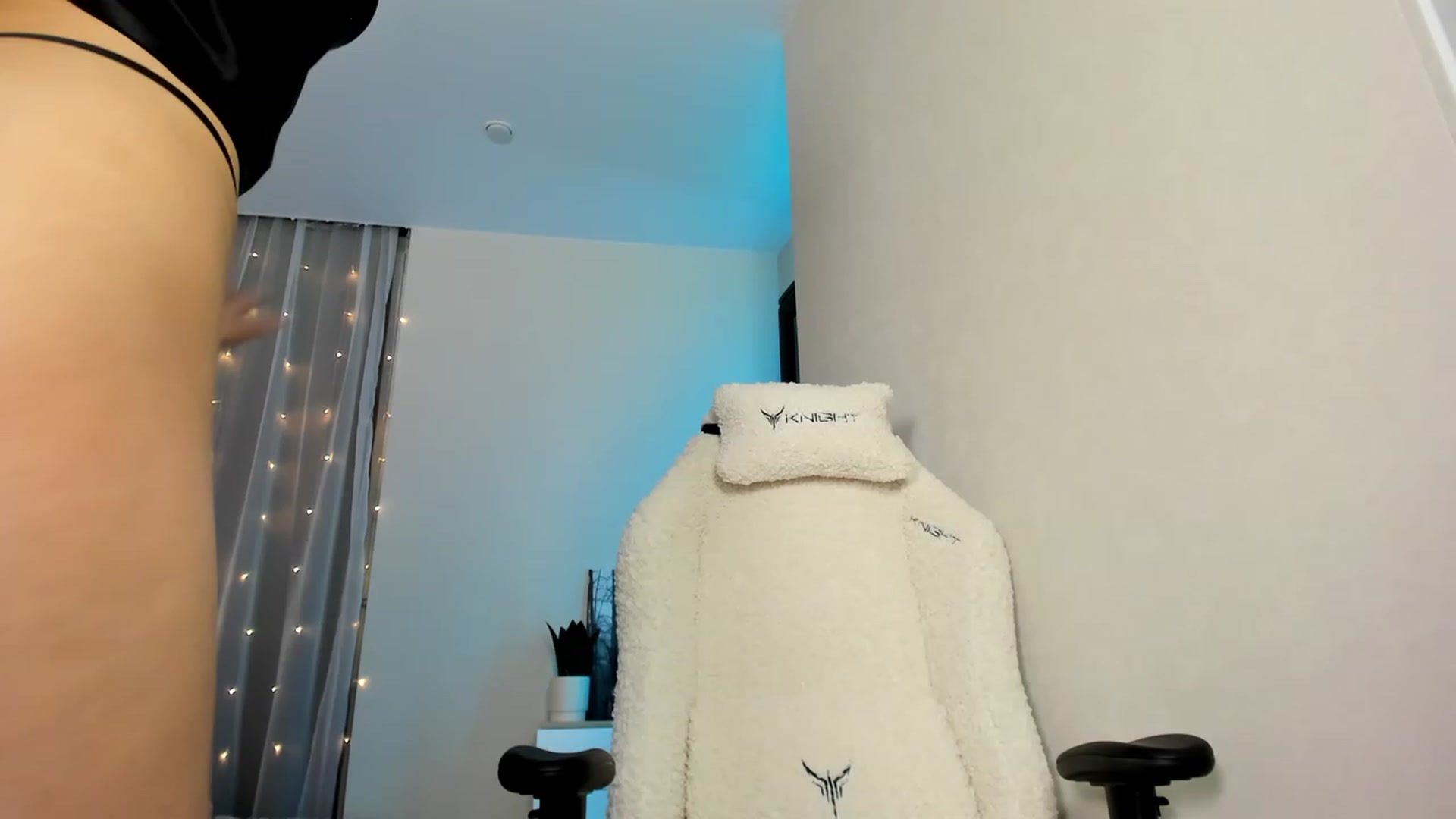 Gallery image thumbnail from Ellies_Smile's myfreecams stream on, 02/21/2024, 03:07 image 3 of 20