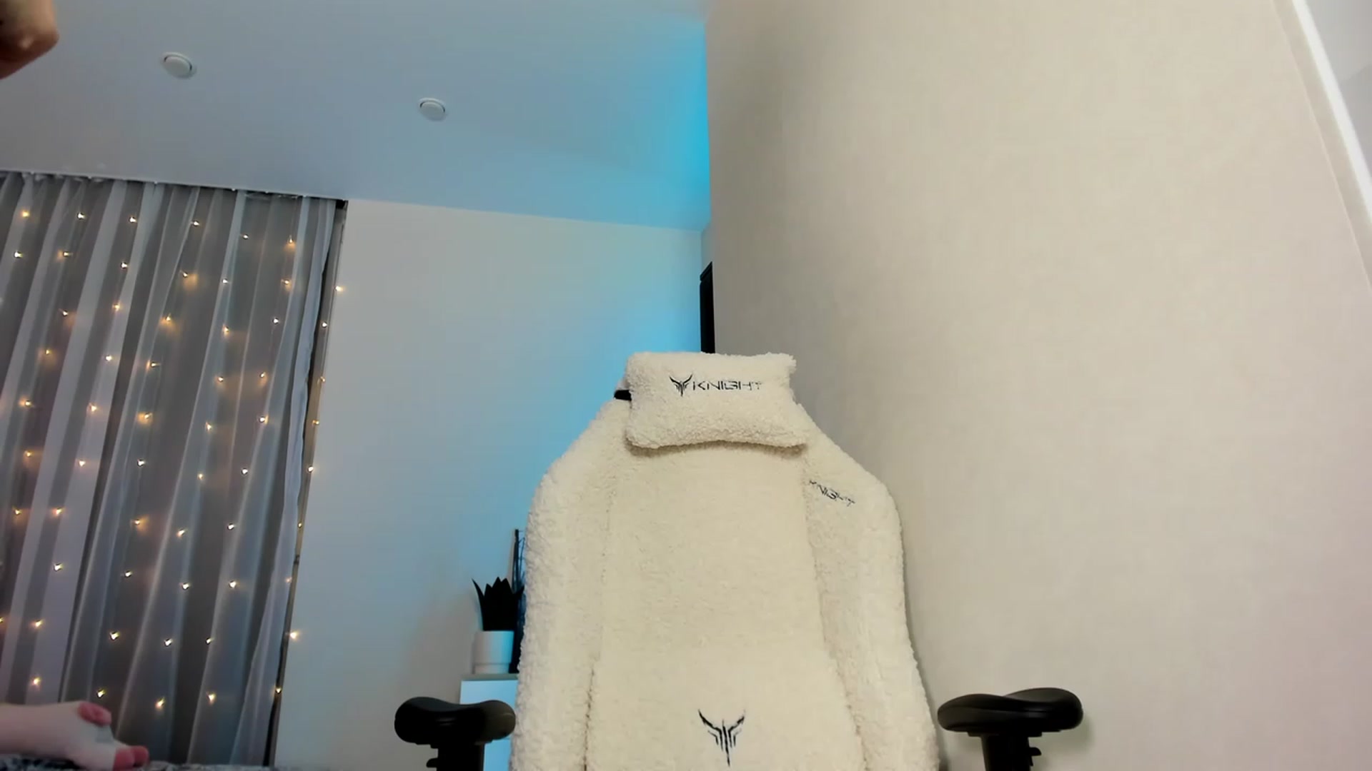 Gallery image thumbnail from Ellies_Smile's myfreecams stream on, 02/21/2024, 03:07 image 4 of 20