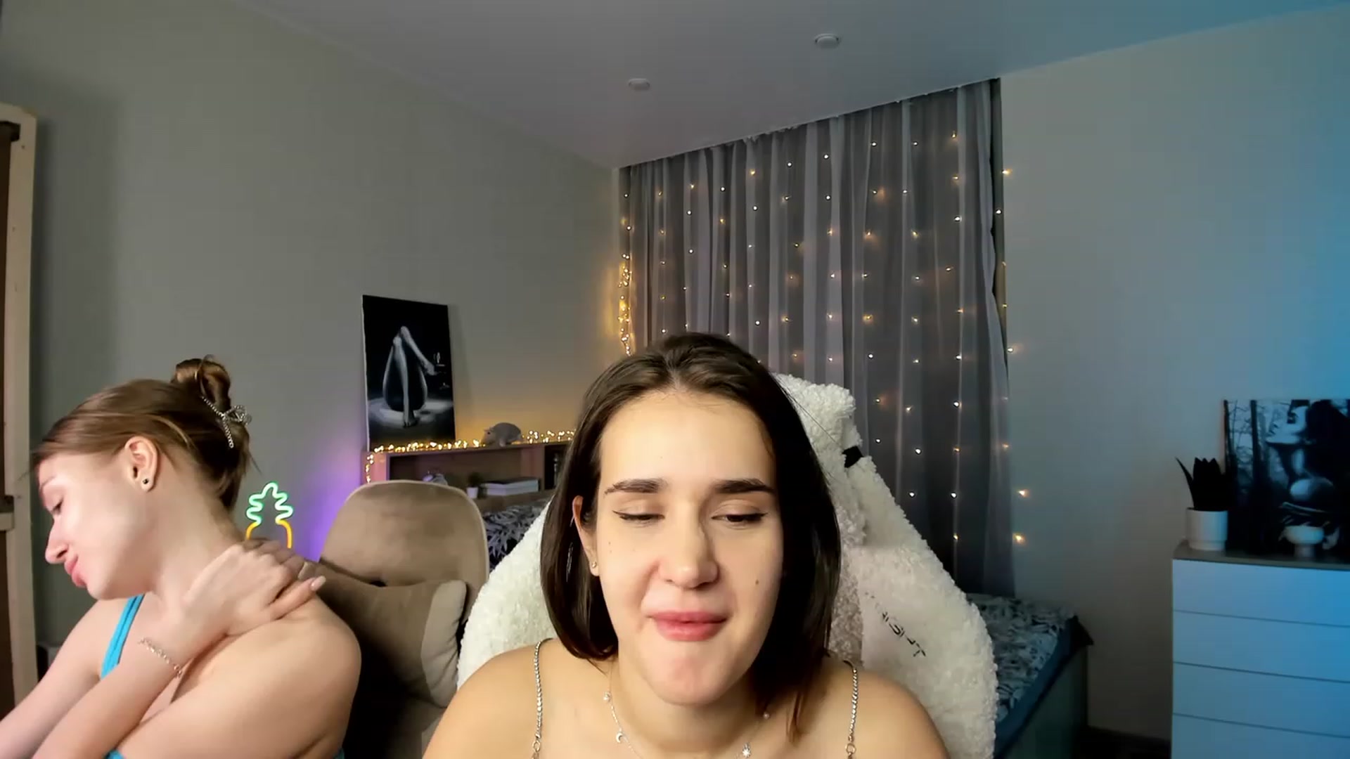 Gallery image thumbnail from Ellies_Smile's myfreecams stream on, 02/21/2024, 03:07 image 18 of 20