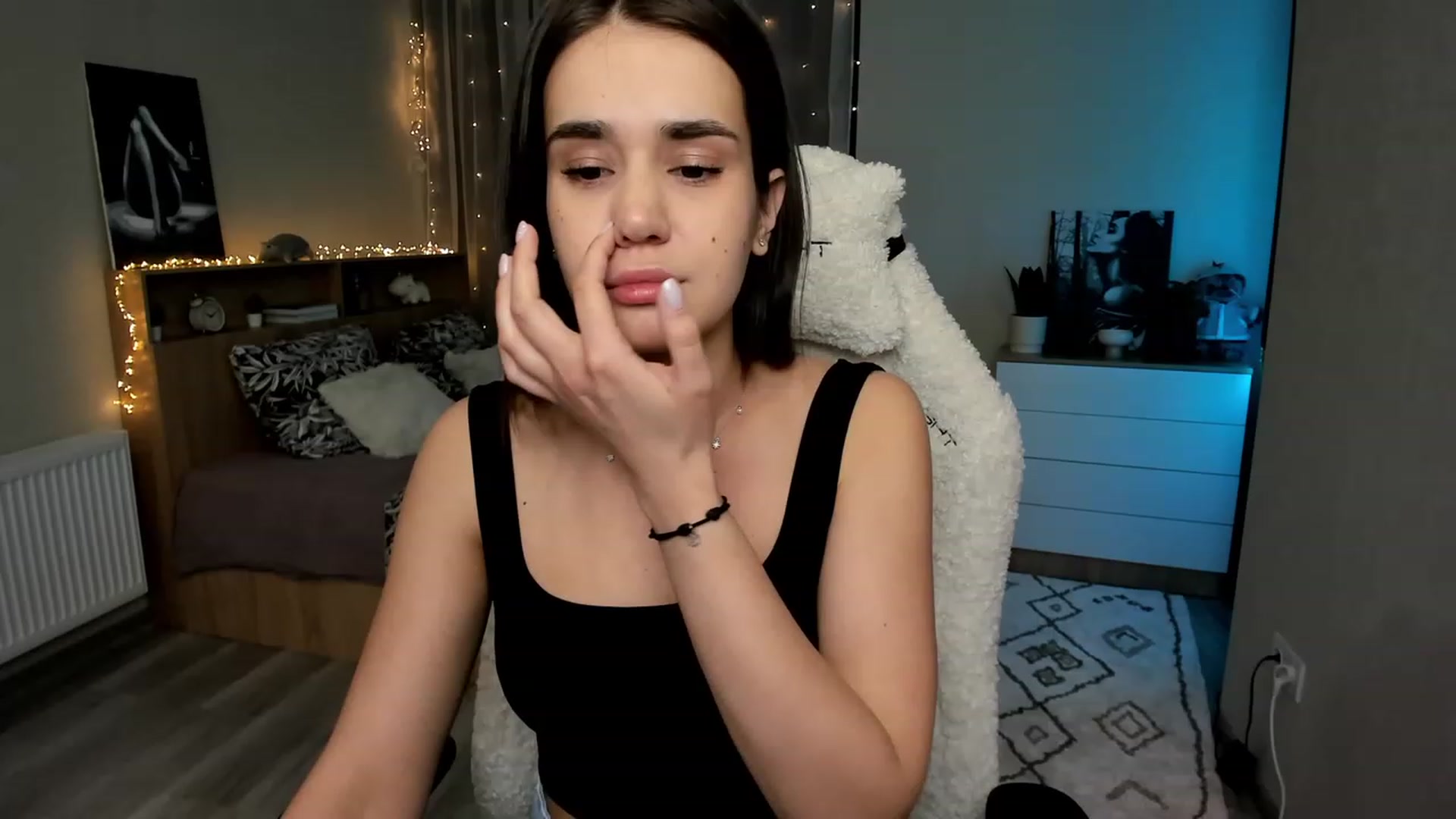 Gallery image thumbnail from Ellies_Smile's myfreecams stream on, 02/23/2024, 18:08 image 2 of 20