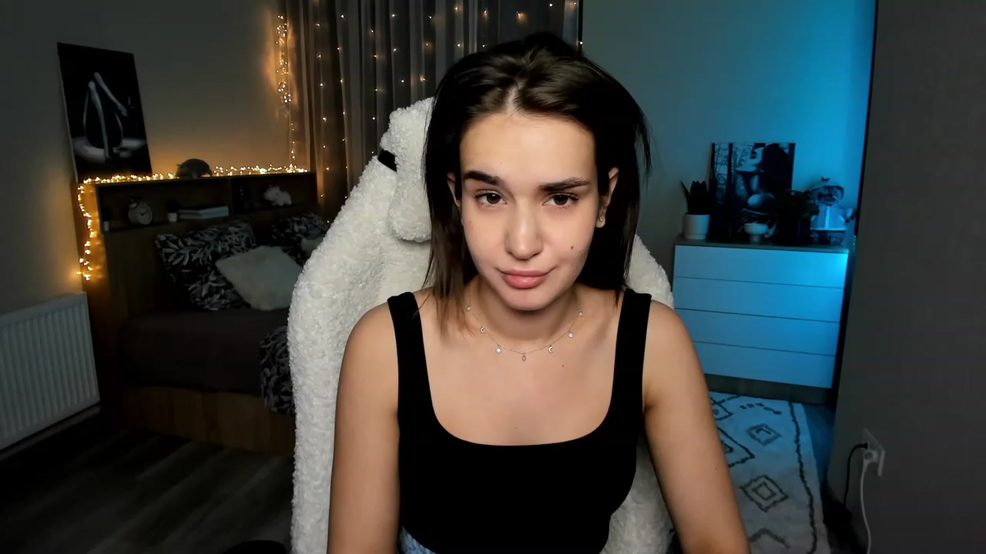 Gallery image thumbnail from Ellies_Smile's myfreecams stream on, 02/23/2024, 18:08 image 12 of 20