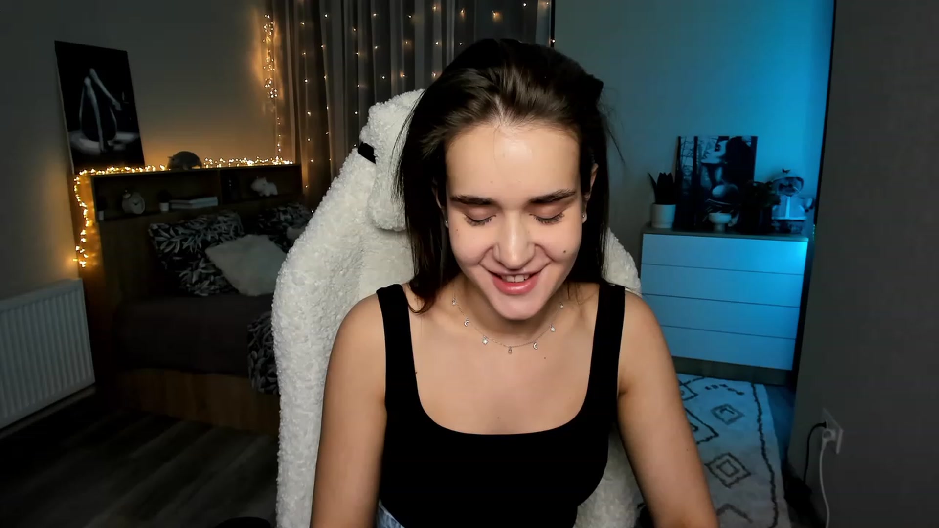 Gallery image thumbnail from Ellies_Smile's myfreecams stream on, 02/23/2024, 18:08 image 13 of 20