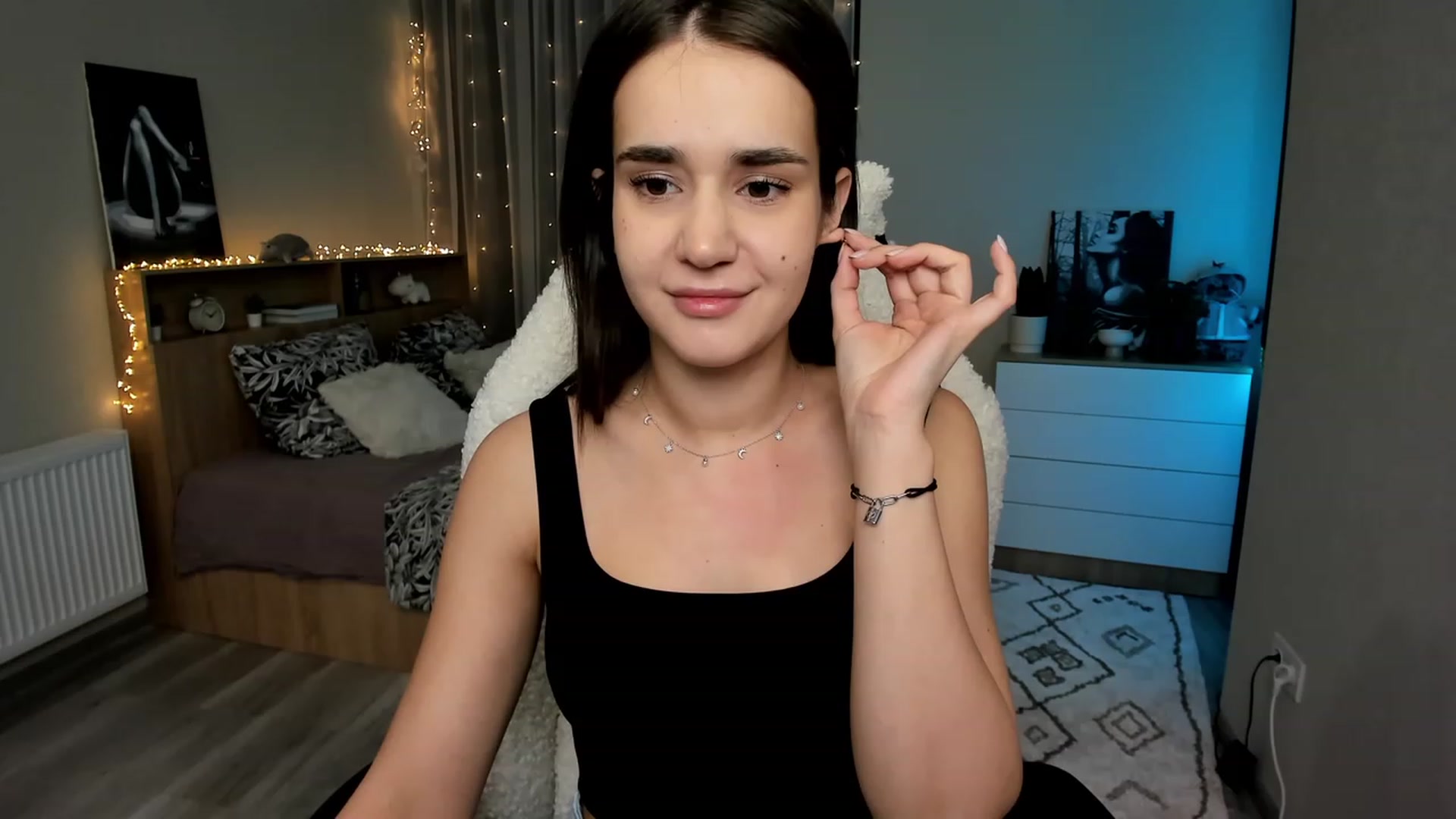 Gallery image thumbnail from Ellies_Smile's myfreecams stream on, 02/23/2024, 18:08 image 3 of 20