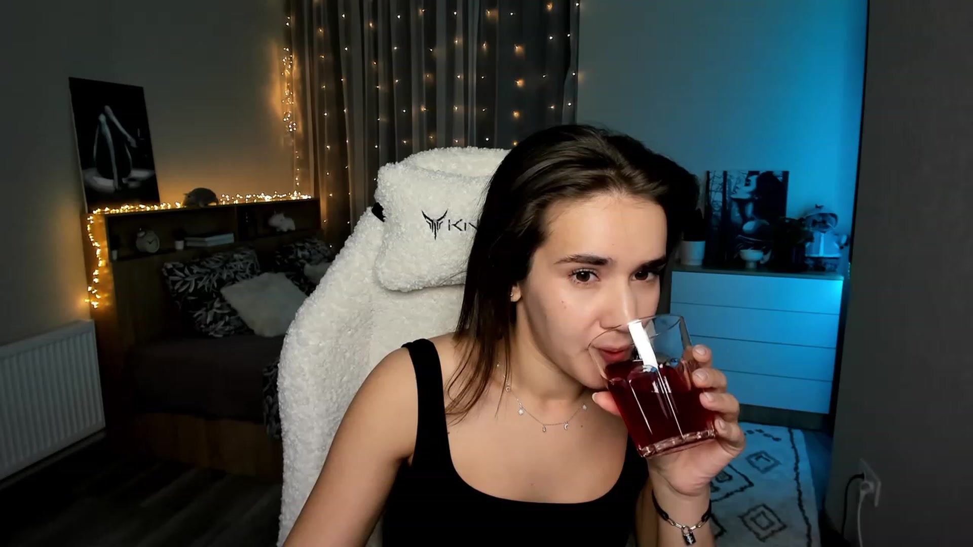 Gallery image thumbnail from Ellies_Smile's myfreecams stream on, 02/23/2024, 18:44 image 6 of 20