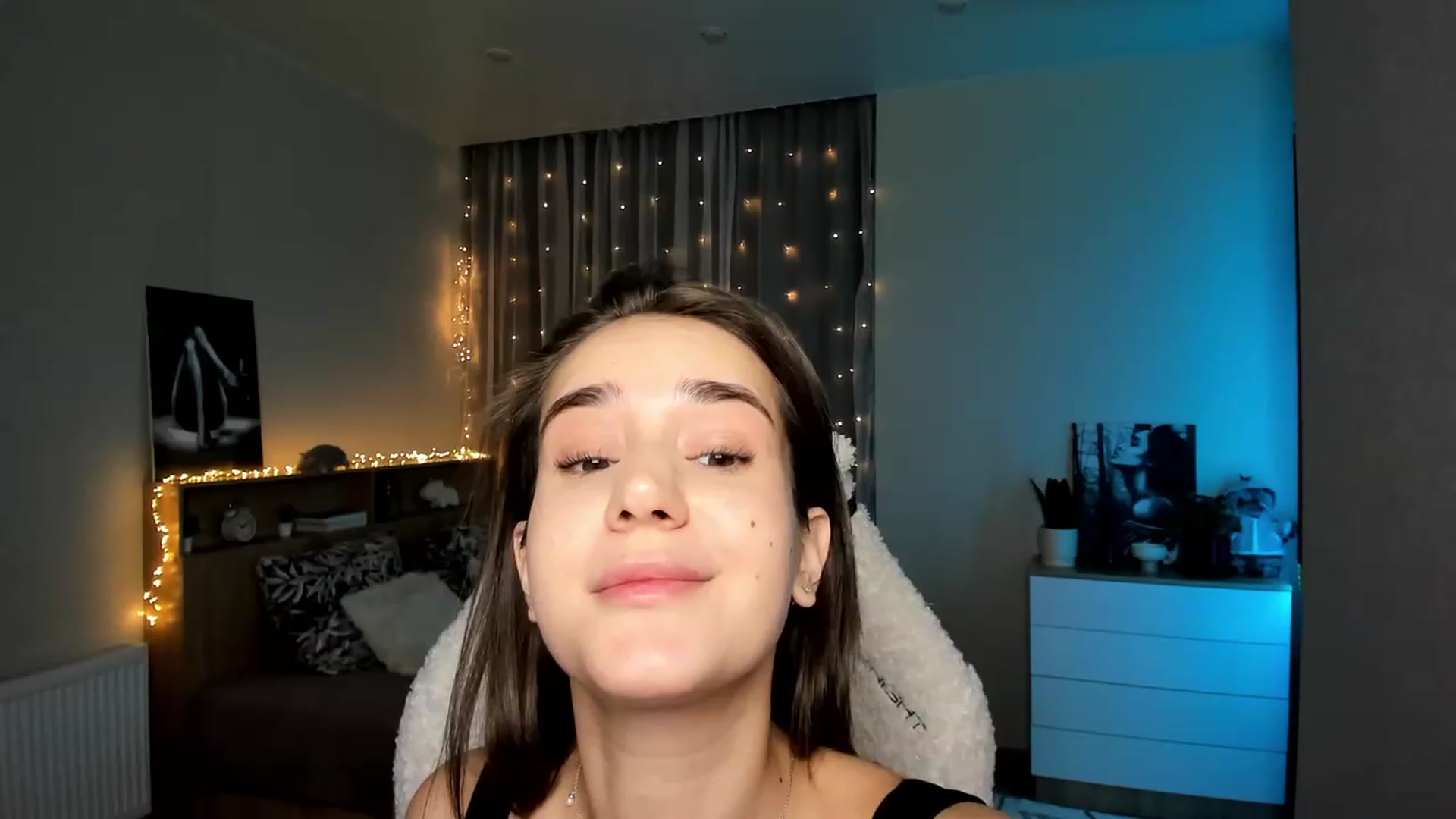 Gallery image thumbnail from Ellies_Smile's myfreecams stream on, 02/23/2024, 18:44 image 13 of 20