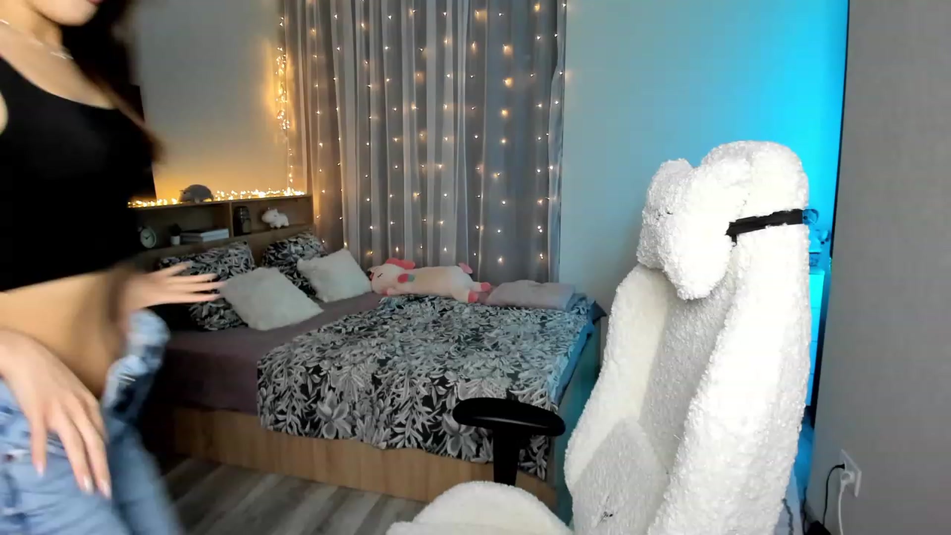 Gallery image thumbnail from Ellies_Smile's myfreecams stream on, 02/23/2024, 18:44 image 9 of 20