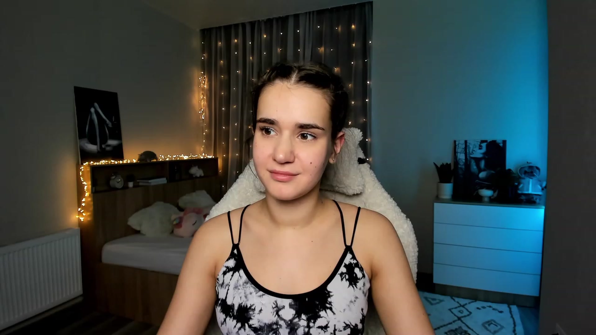Gallery image thumbnail from Ellies_Smile's myfreecams stream on, 02/26/2024, 15:33 image 16 of 20