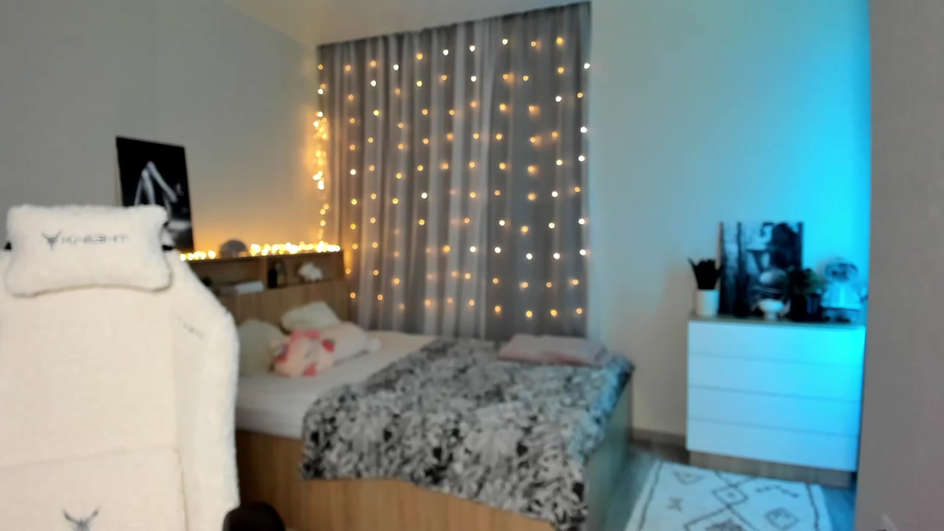 Gallery image thumbnail from Ellies_Smile's myfreecams stream on, 02/26/2024, 15:33 image 11 of 20