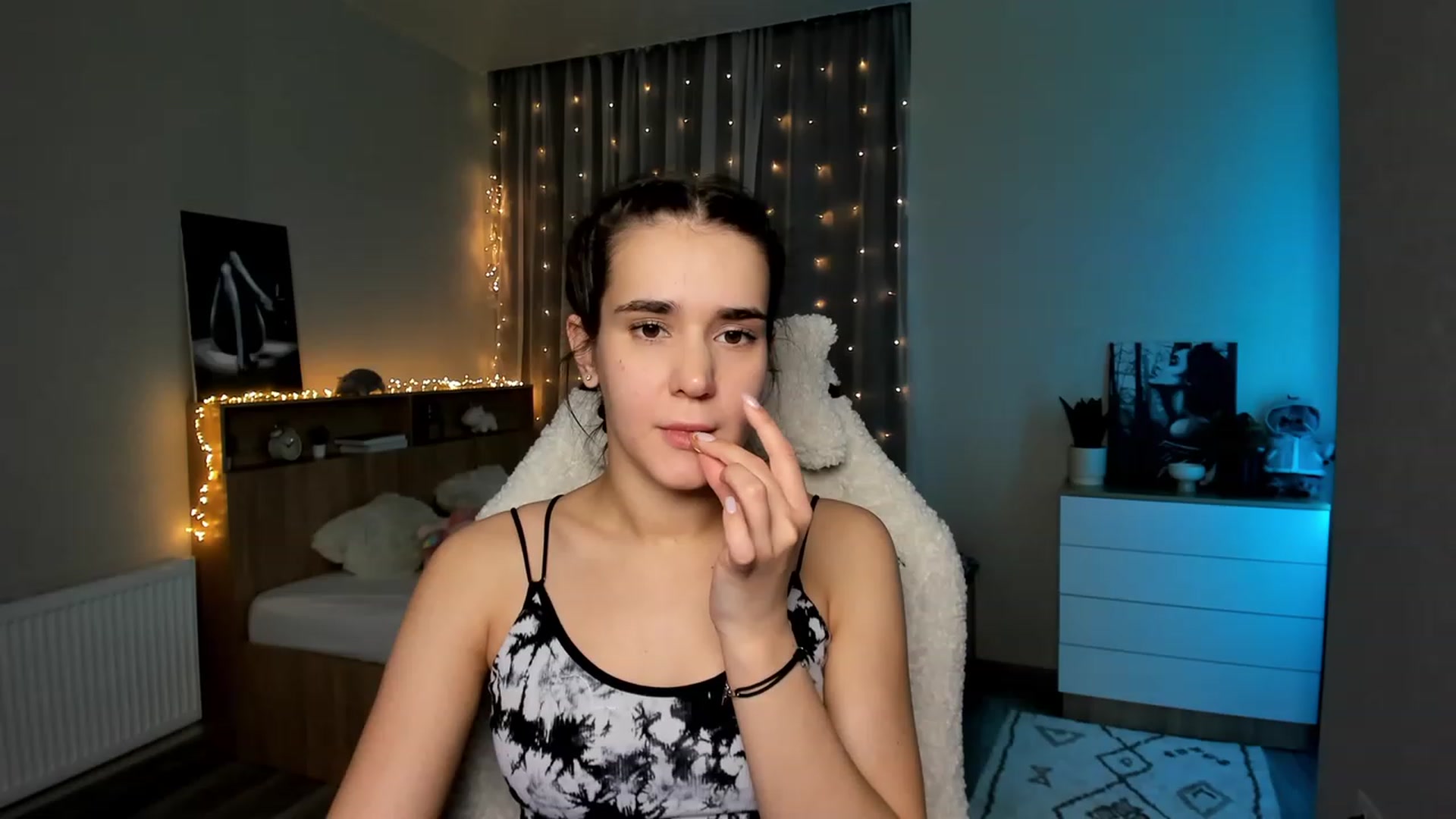 Gallery image thumbnail from Ellies_Smile's myfreecams stream on, 02/26/2024, 15:33 image 13 of 20
