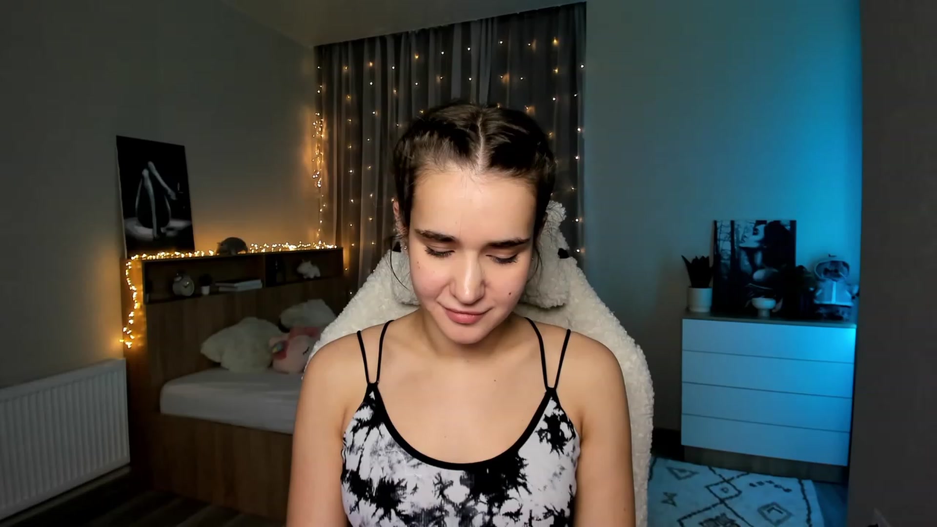 Gallery image thumbnail from Ellies_Smile's myfreecams stream on, 02/26/2024, 15:33 image 15 of 20