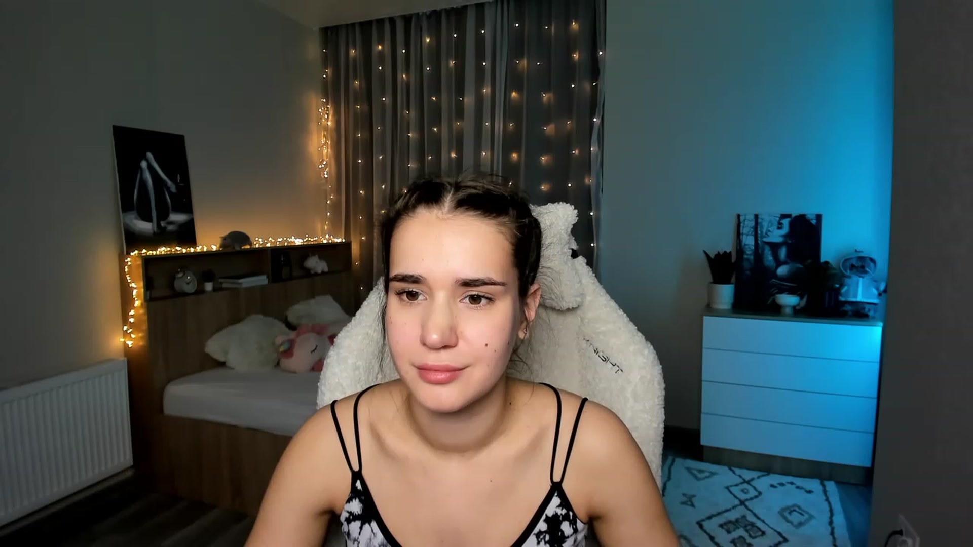 Gallery image thumbnail from Ellies_Smile's myfreecams stream on, 02/26/2024, 17:20 image 15 of 20