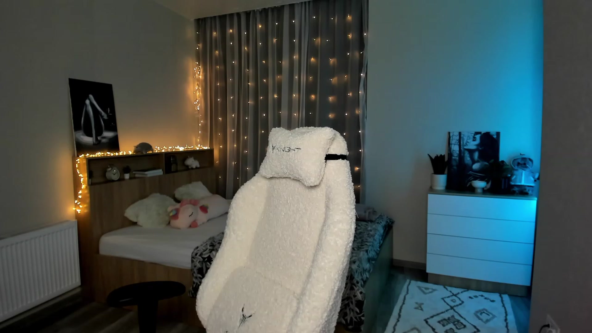 Gallery image thumbnail from Ellies_Smile's myfreecams stream on, 02/26/2024, 17:20 image 3 of 20