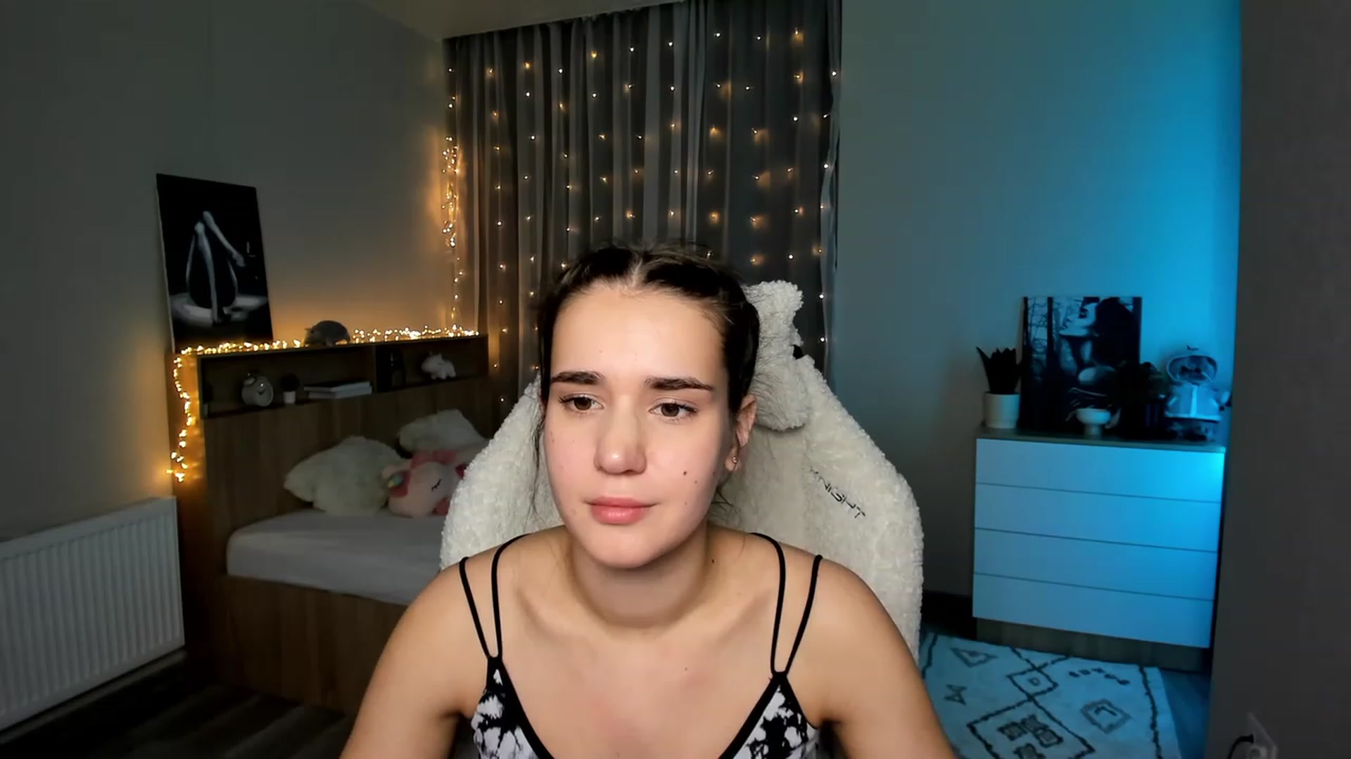 Gallery image thumbnail from Ellies_Smile's myfreecams stream on, 02/26/2024, 17:20 image 16 of 20