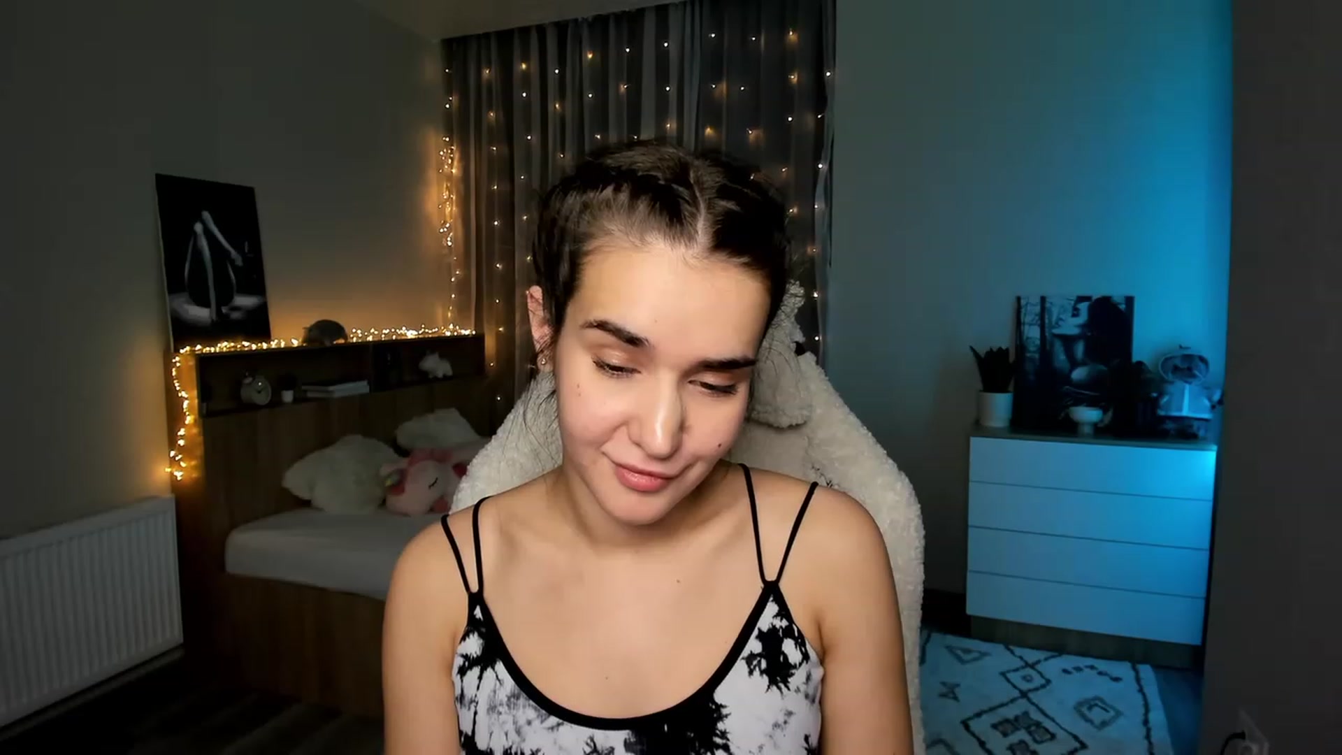 Gallery image thumbnail from Ellies_Smile's myfreecams stream on, 02/26/2024, 17:20 image 12 of 20