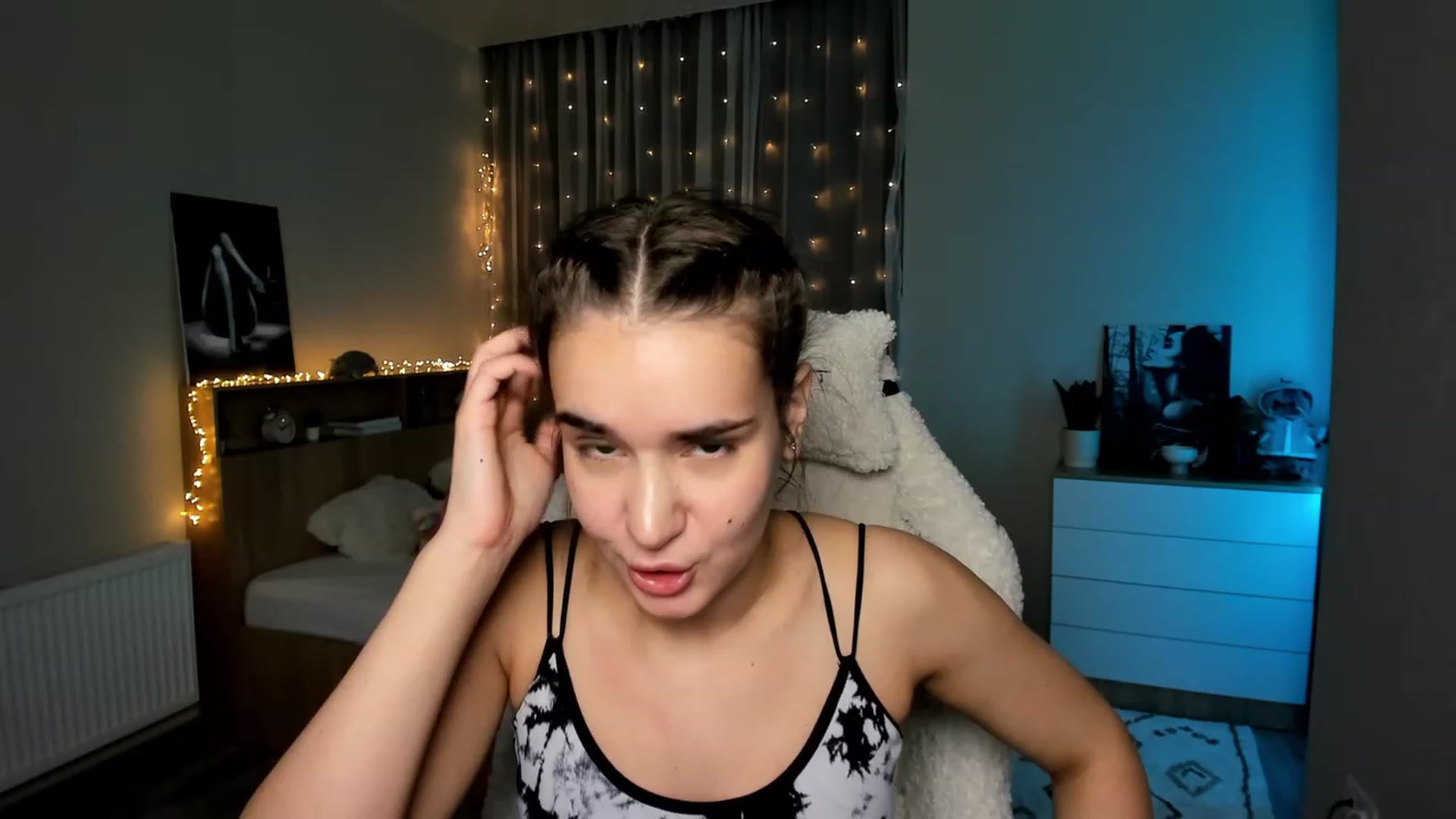 Gallery image thumbnail from Ellies_Smile's myfreecams stream on, 02/26/2024, 17:20 image 20 of 20