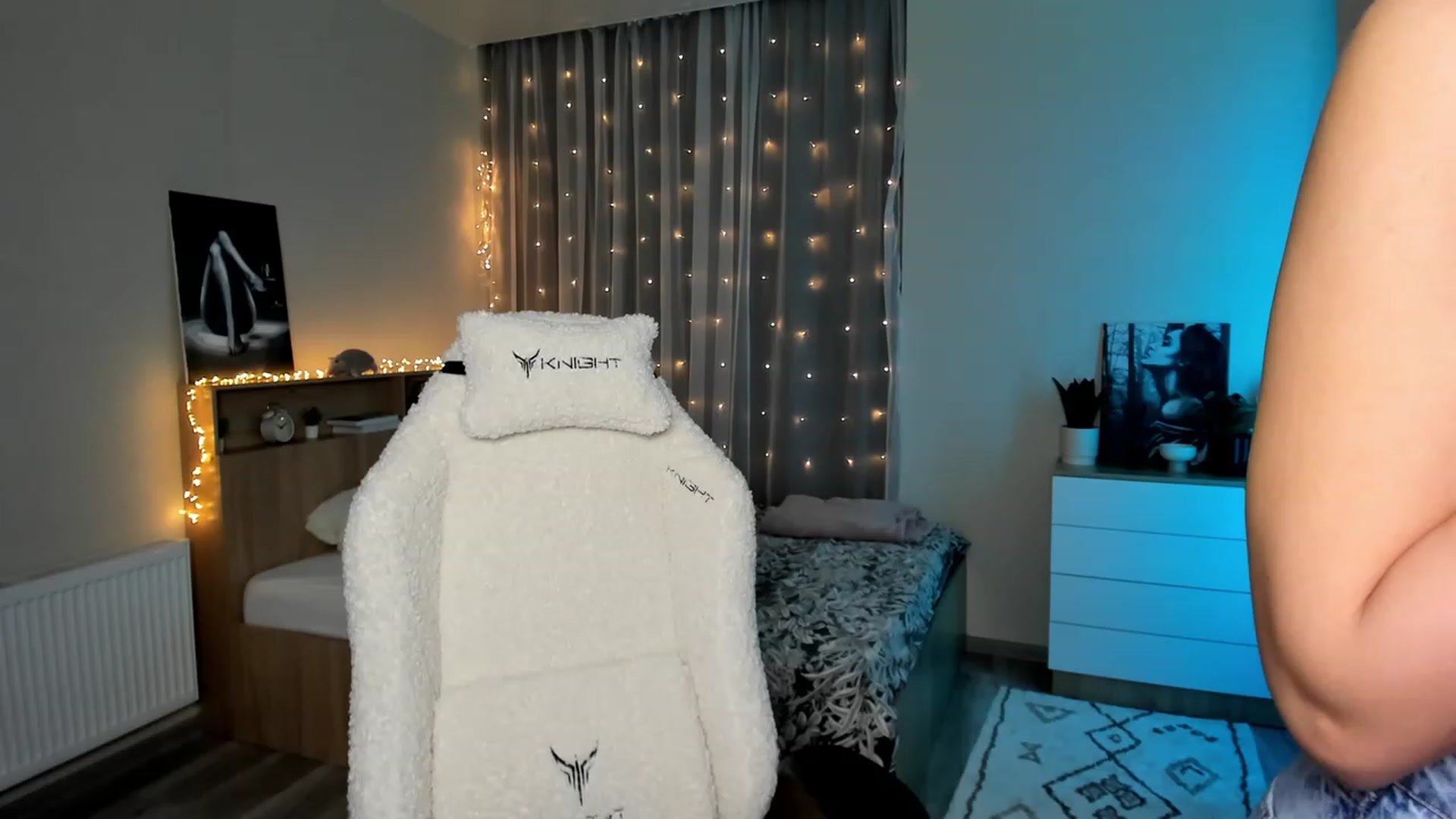 Gallery image thumbnail from Ellies_Smile's myfreecams stream on, 02/26/2024, 17:20 image 4 of 20