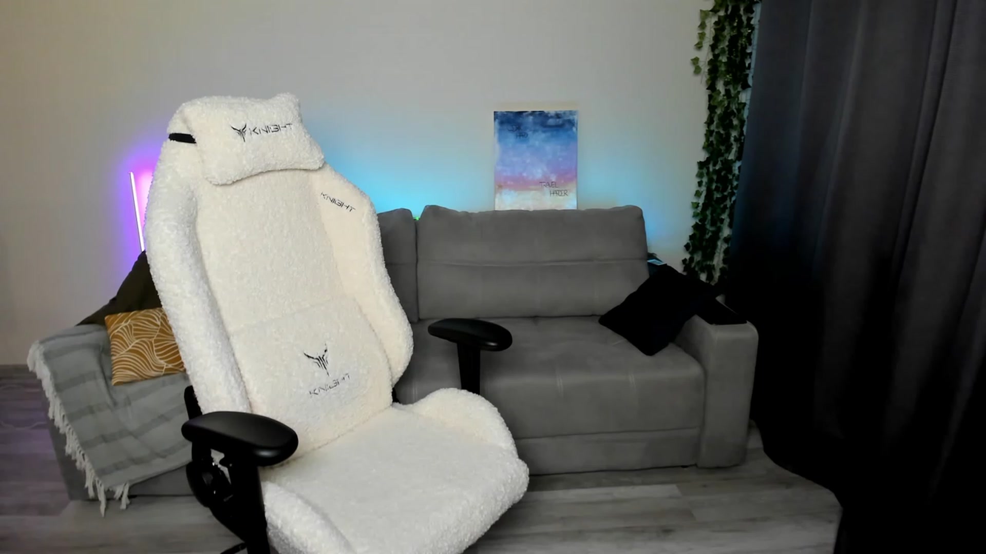 Gallery image thumbnail from Ellies_Smile's myfreecams stream on, 03/06/2024, 15:32 image 20 of 20