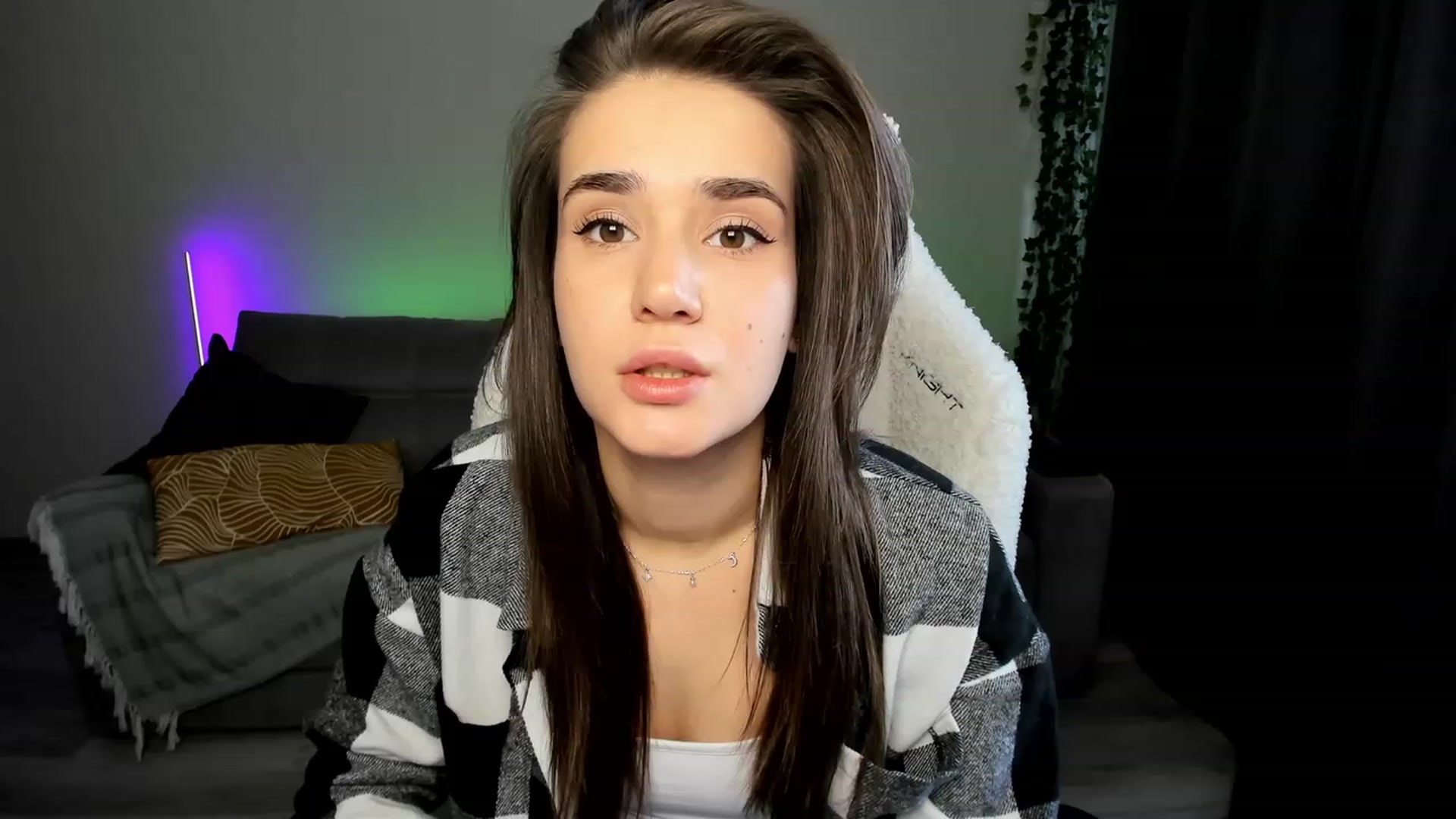 Gallery image thumbnail from Ellies_Smile's myfreecams stream on, 03/07/2024, 13:05 image 9 of 20