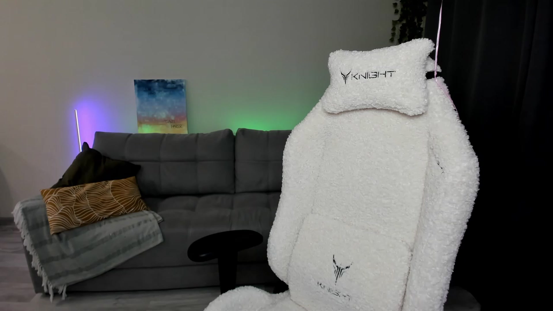 Gallery image thumbnail from Ellies_Smile's myfreecams stream on, 03/08/2024, 15:19 image 4 of 20