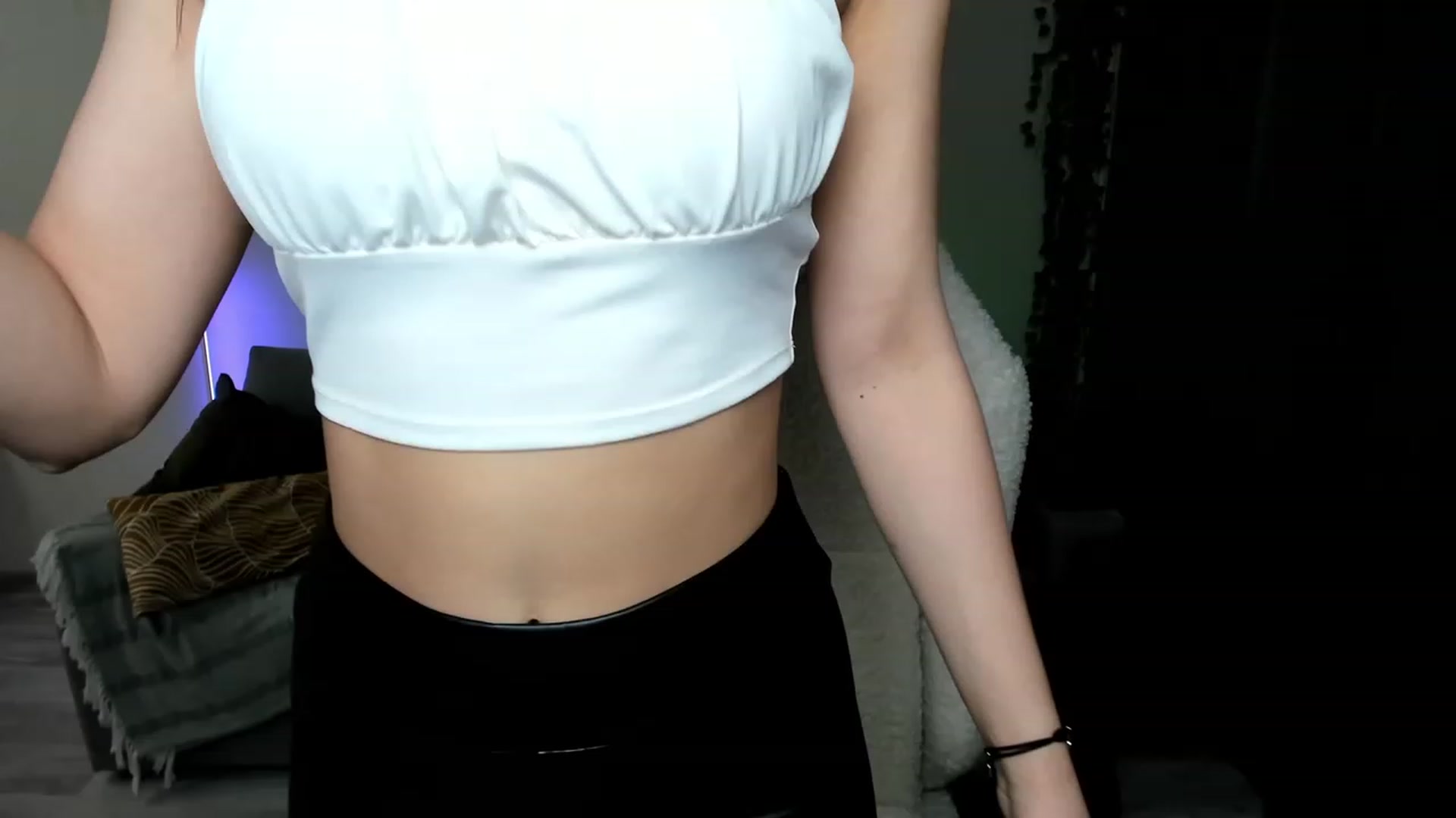 Gallery image thumbnail from Ellies_Smile's myfreecams stream on, 03/08/2024, 15:19 image 5 of 20