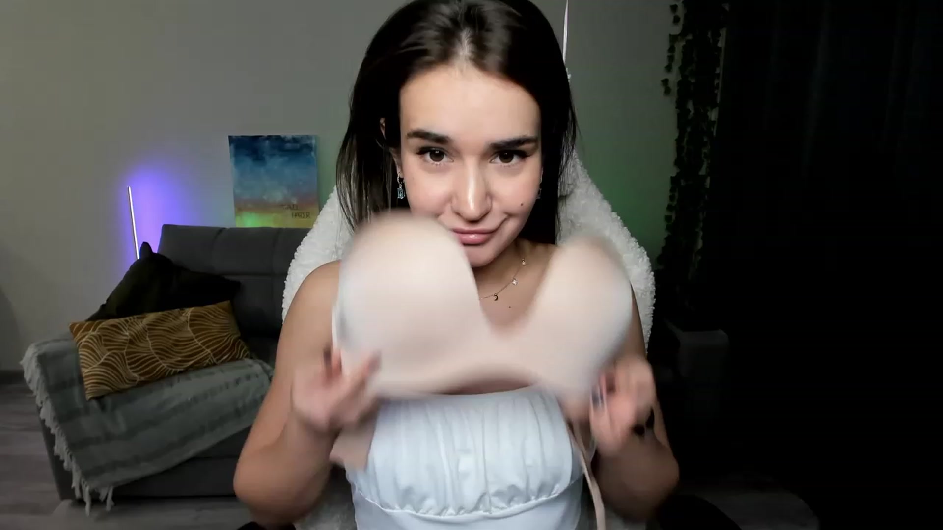 Gallery image thumbnail from Ellies_Smile's myfreecams stream on, 03/08/2024, 15:19 image 9 of 20