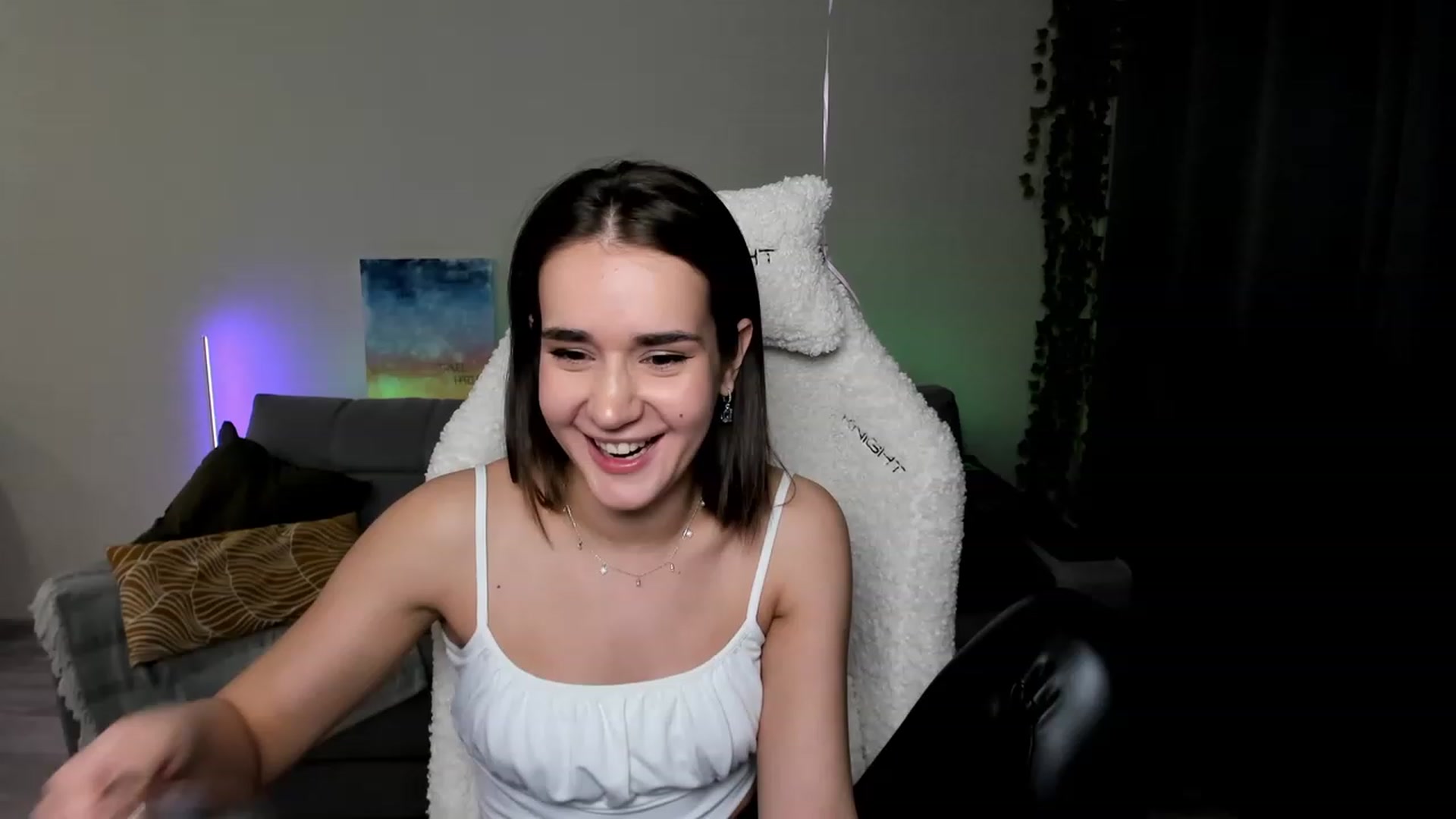 Gallery image thumbnail from Ellies_Smile's myfreecams stream on, 03/08/2024, 16:26 image 10 of 20