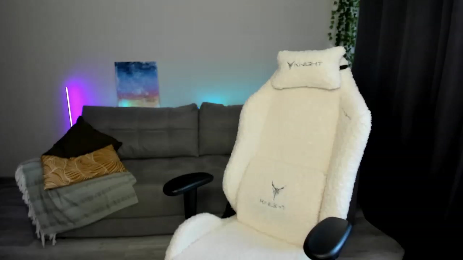 Gallery image thumbnail from Ellies_Smile's myfreecams stream on, 03/11/2024, 11:59 image 8 of 20