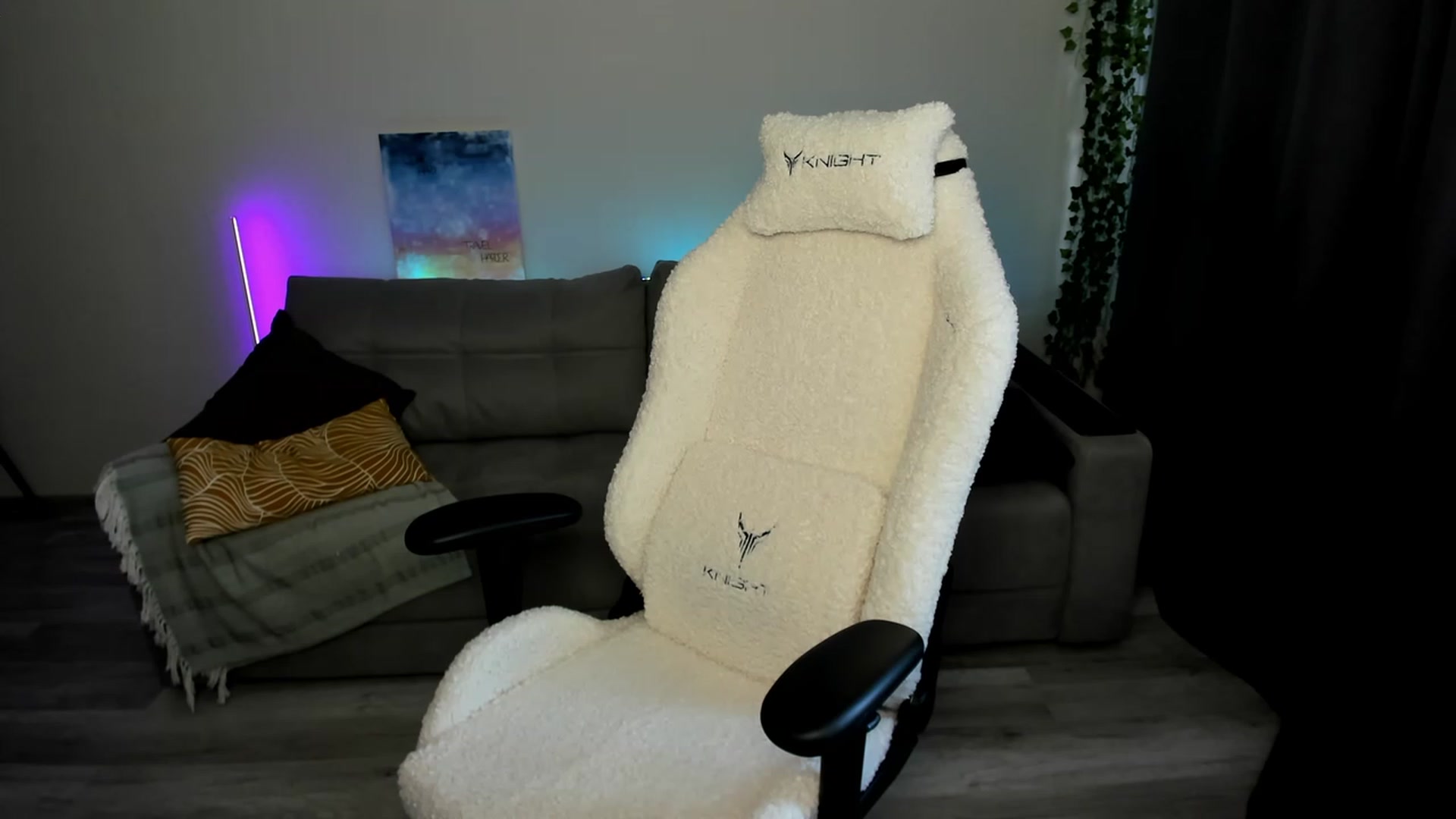 Gallery image thumbnail from Ellies_Smile's myfreecams stream on, 03/11/2024, 11:59 image 17 of 20