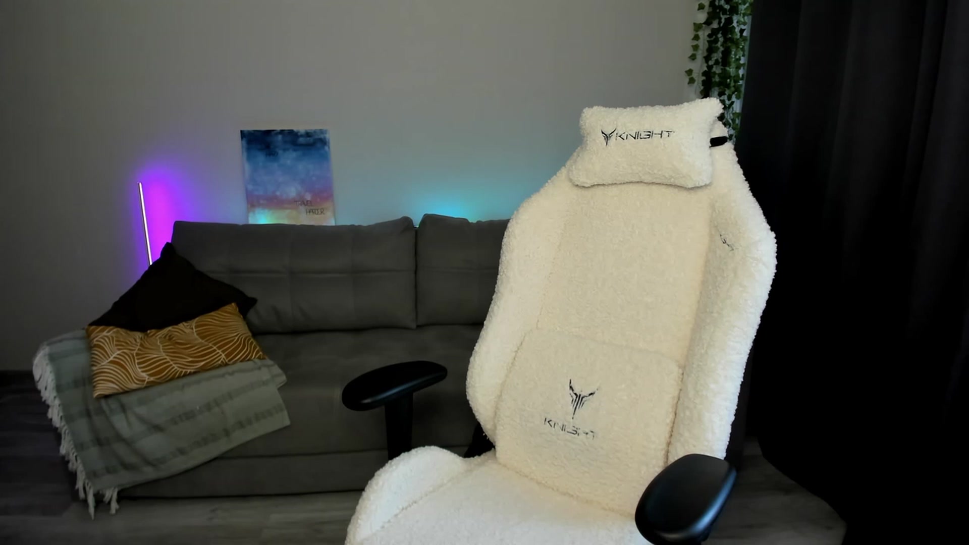 Gallery image thumbnail from Ellies_Smile's myfreecams stream on, 03/11/2024, 11:59 image 9 of 20