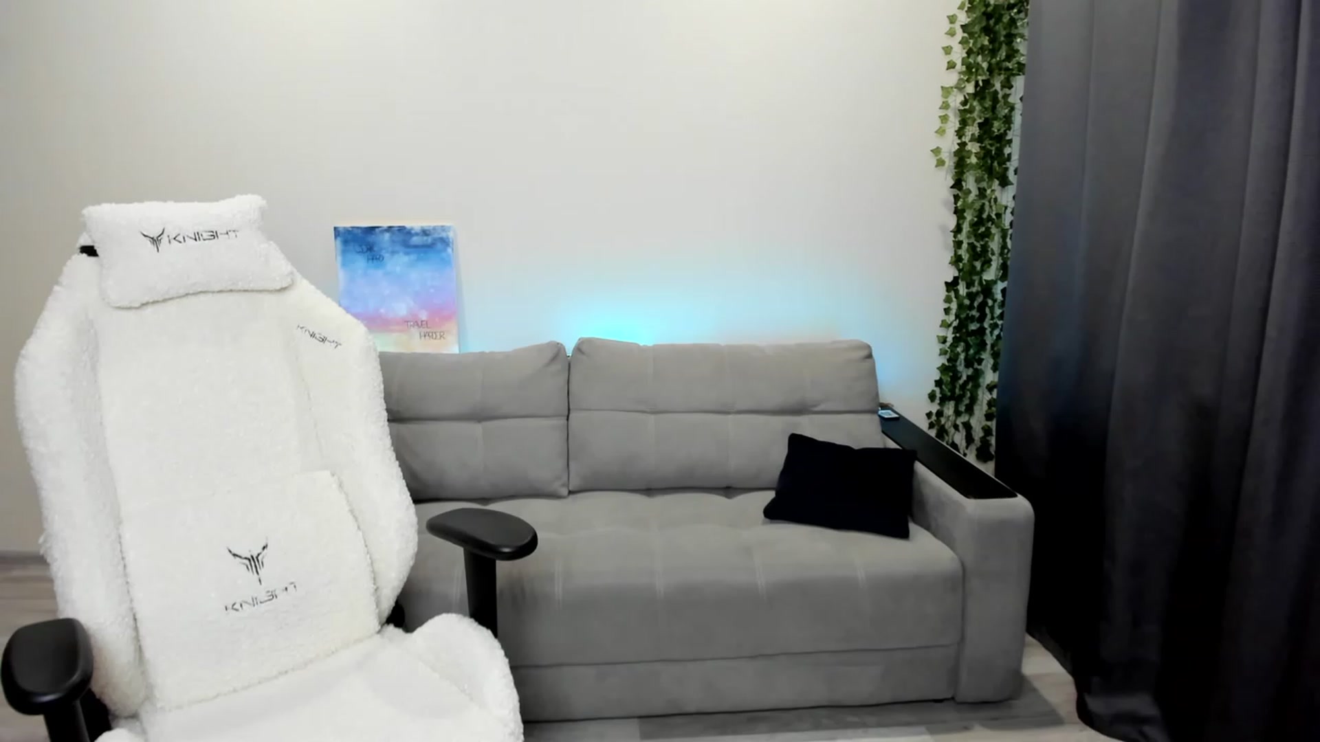 Gallery image thumbnail from Ellies_Smile's myfreecams stream on, 03/13/2024, 16:23 image 4 of 20