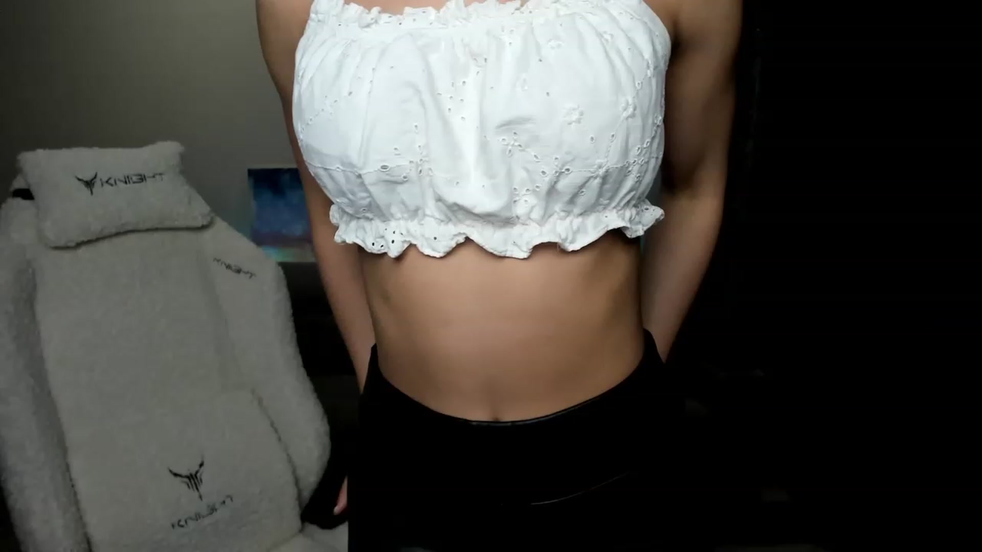 Gallery image thumbnail from Ellies_Smile's myfreecams stream on, 03/13/2024, 16:23 image 1 of 20