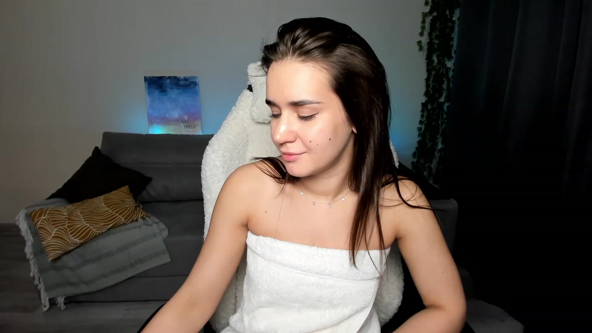 Gallery image thumbnail from Ellies_Smile's myfreecams stream on, 03/13/2024, 16:23 image 10 of 20