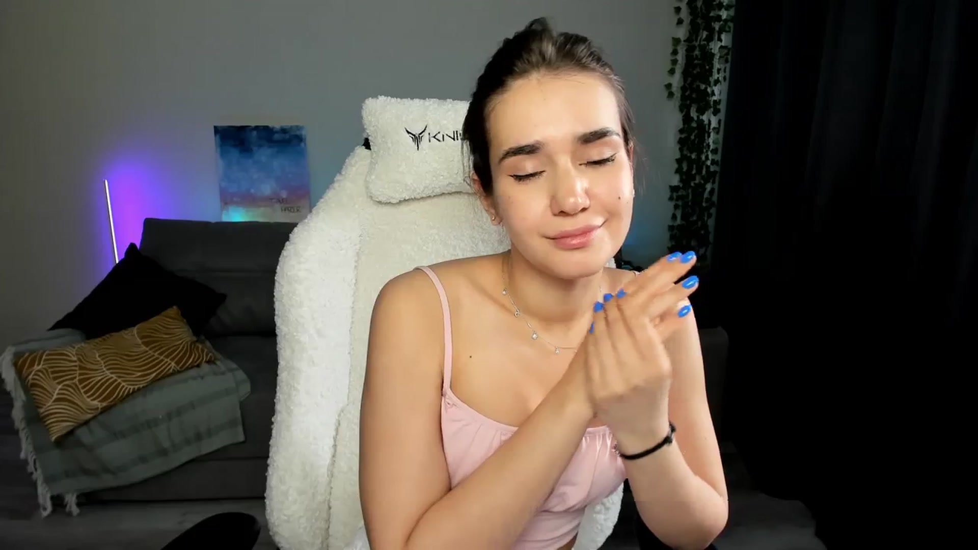 Gallery image thumbnail from Ellies_Smile's myfreecams stream on, 03/18/2024, 05:26 image 4 of 20