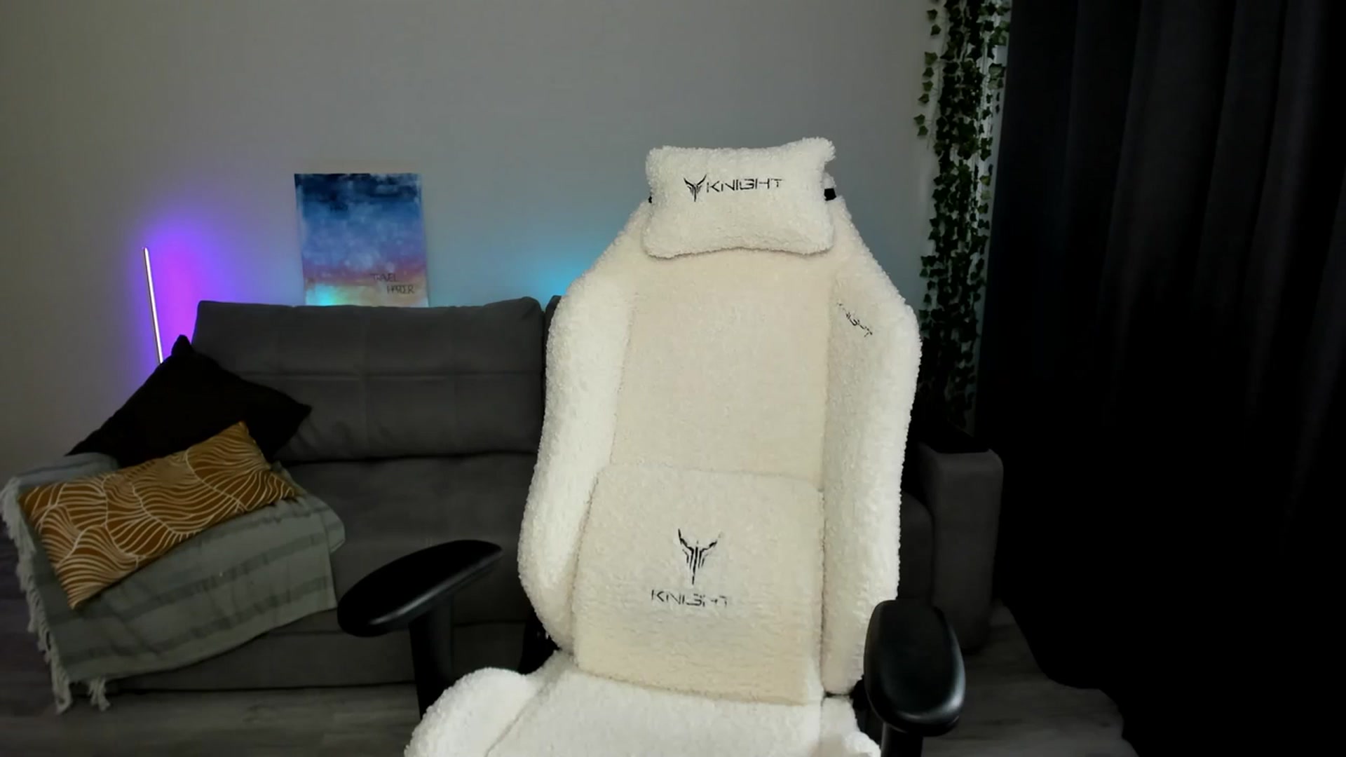 Gallery image thumbnail from Ellies_Smile's myfreecams stream on, 03/18/2024, 05:26 image 7 of 20