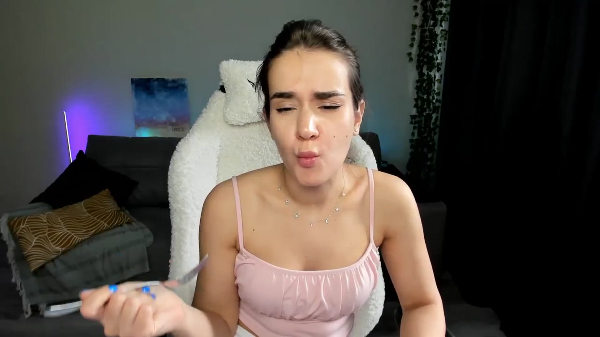 Gallery image thumbnail from Ellies_Smile's myfreecams stream on, 03/18/2024, 05:26 image 12 of 20