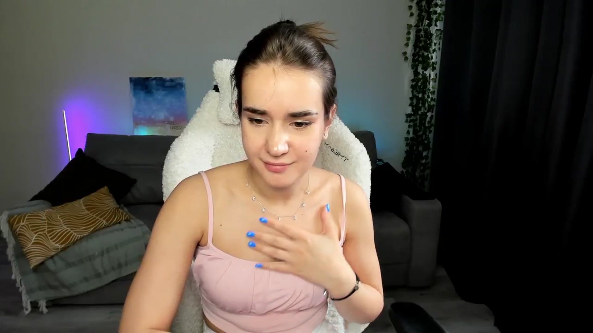 Gallery image thumbnail from Ellies_Smile's myfreecams stream on, 03/18/2024, 05:26 image 11 of 20