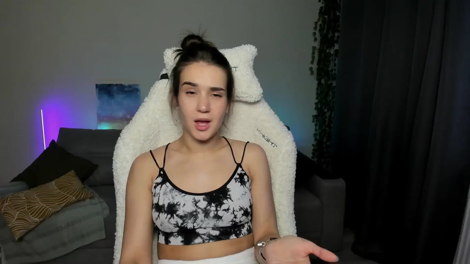 Gallery image thumbnail from Ellies_Smile's myfreecams stream on, 03/26/2024, 15:17 image 11 of 20
