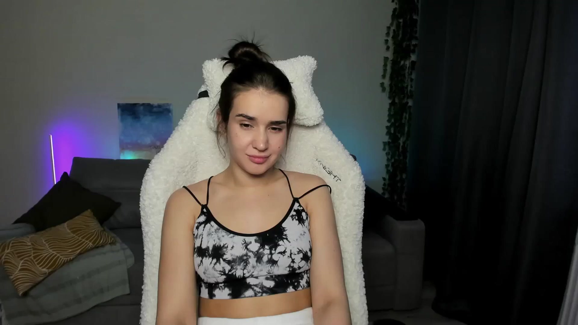 Gallery image thumbnail from Ellies_Smile's myfreecams stream on, 03/26/2024, 15:17 image 16 of 20