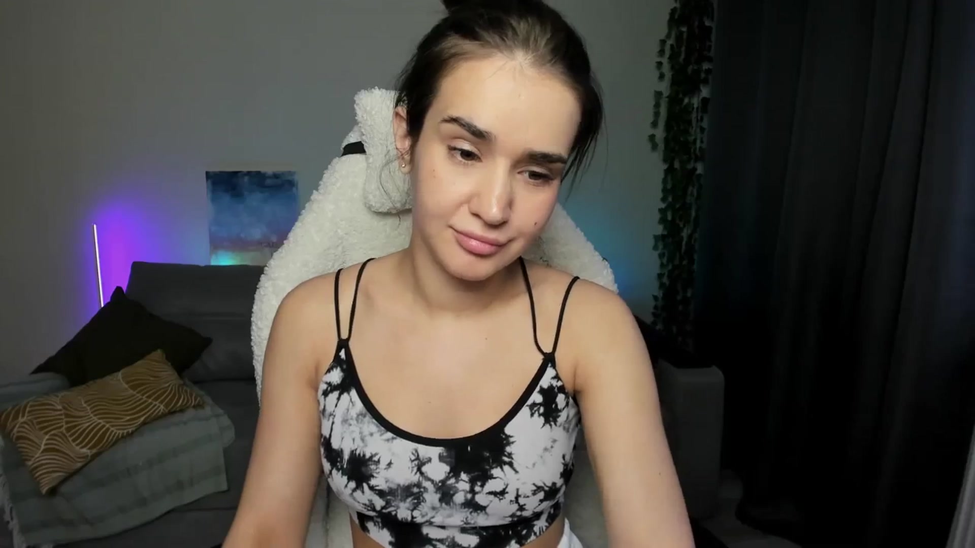 Gallery image thumbnail from Ellies_Smile's myfreecams stream on, 03/26/2024, 15:17 image 5 of 20