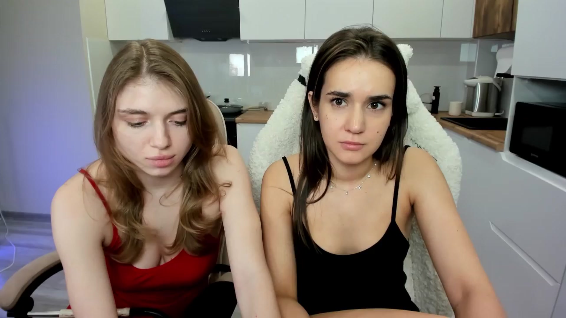 Gallery image thumbnail from Ellies_Smile's myfreecams stream on, 03/30/2024, 23:48 image 14 of 20