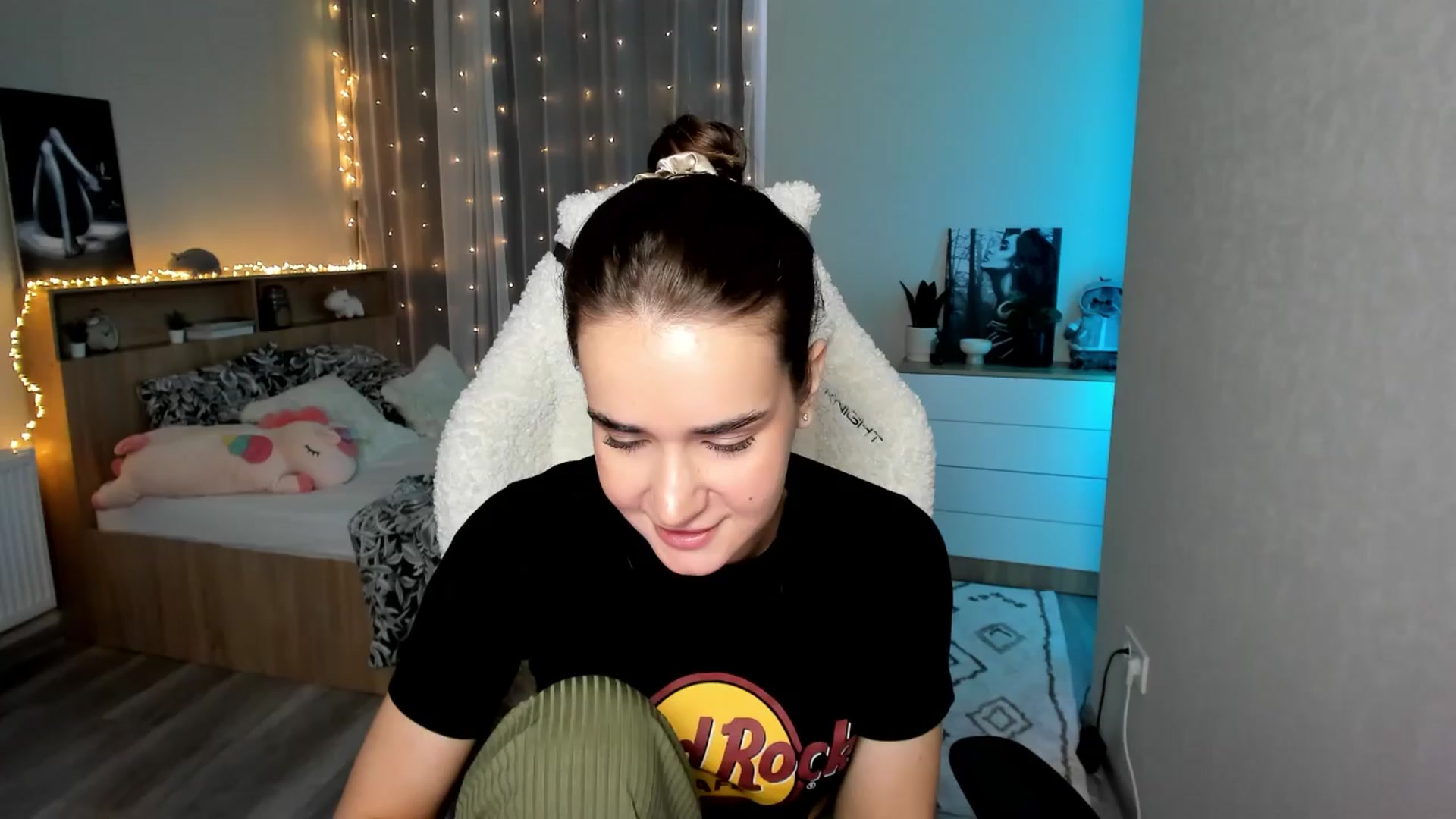 Gallery image thumbnail from Ellies_Smile's myfreecams stream on, 04/07/2024, 14:27 image 16 of 20