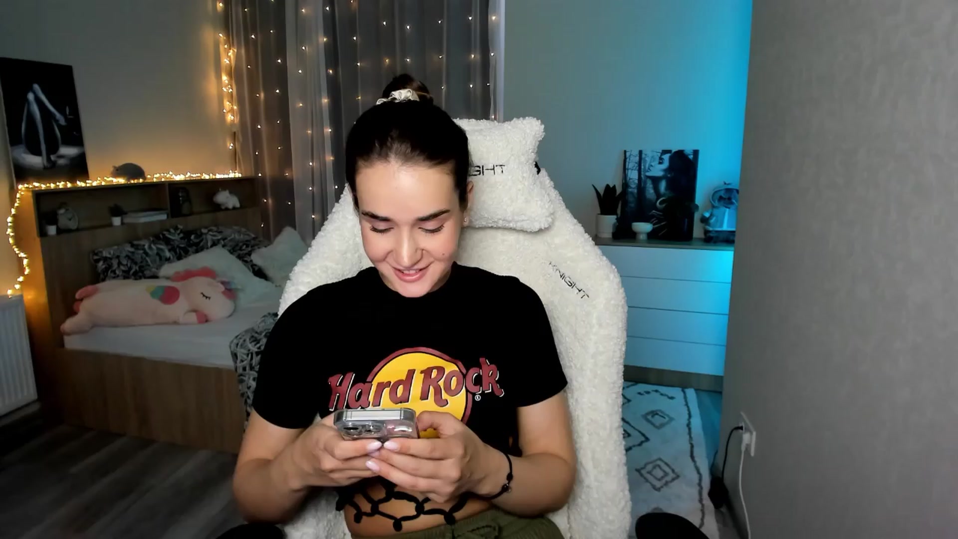 Gallery image thumbnail from Ellies_Smile's myfreecams stream on, 04/07/2024, 14:27 image 14 of 20