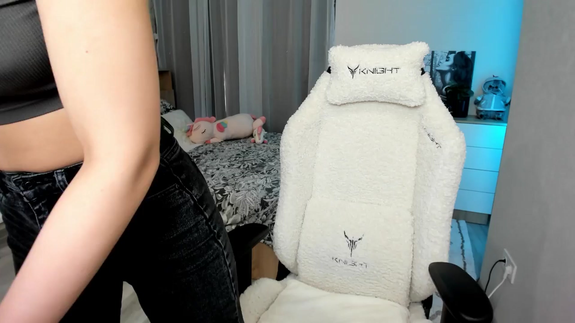Gallery image thumbnail from Ellies_Smile's myfreecams stream on, 04/10/2024, 12:03 image 20 of 20