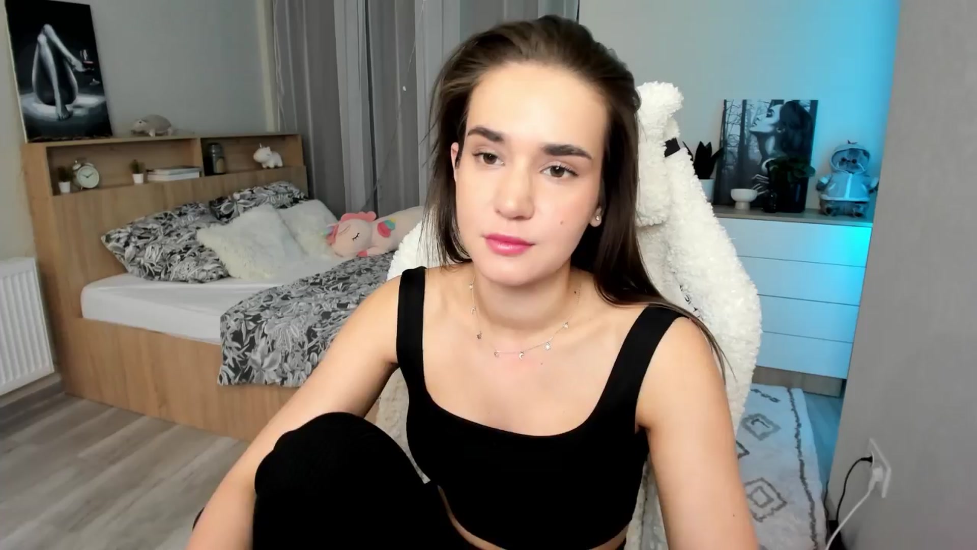 Gallery image thumbnail from Ellies_Smile's myfreecams stream on, 04/12/2024, 16:25 image 3 of 20