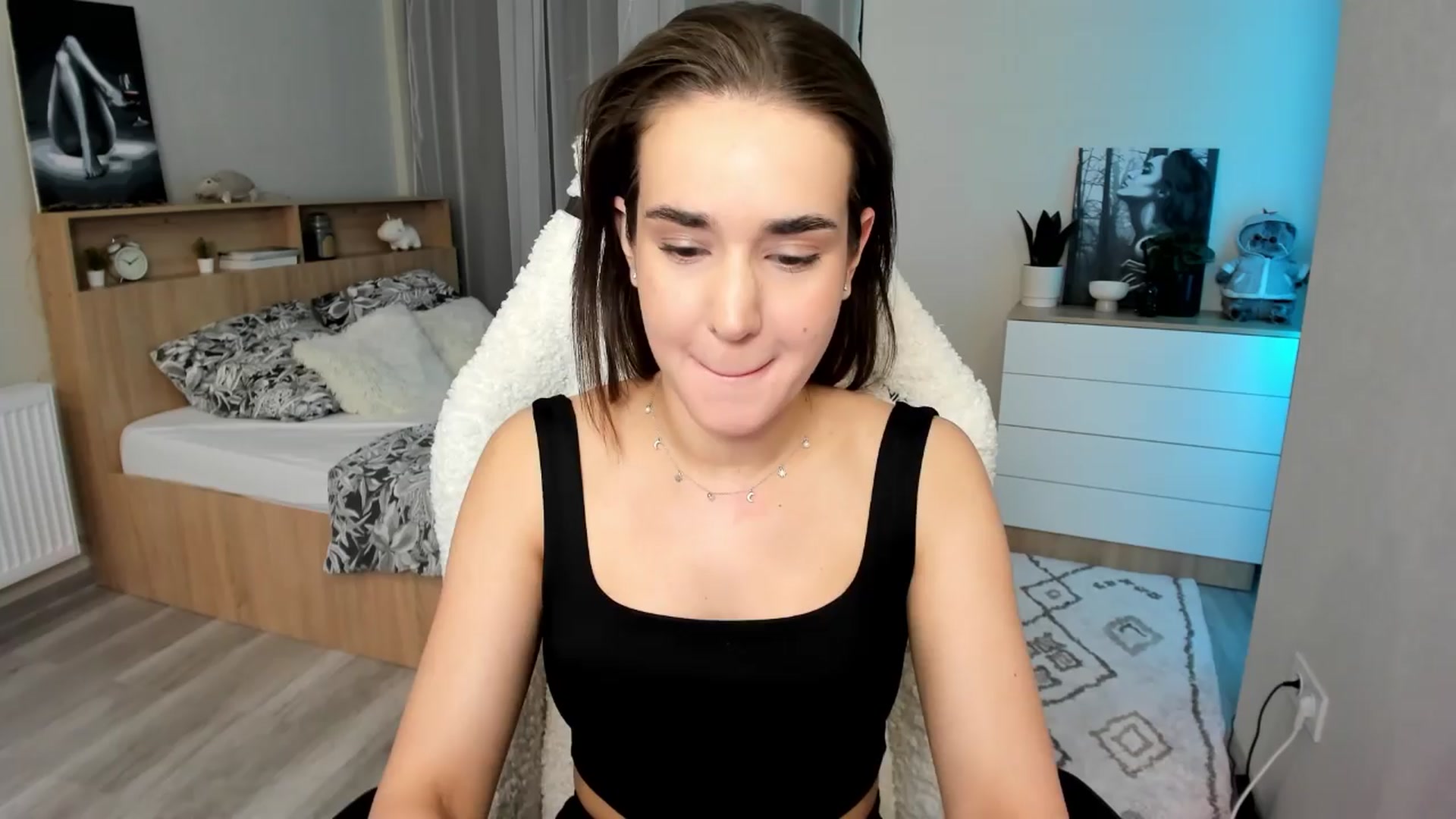 Gallery image thumbnail from Ellies_Smile's myfreecams stream on, 04/12/2024, 16:25 image 11 of 20