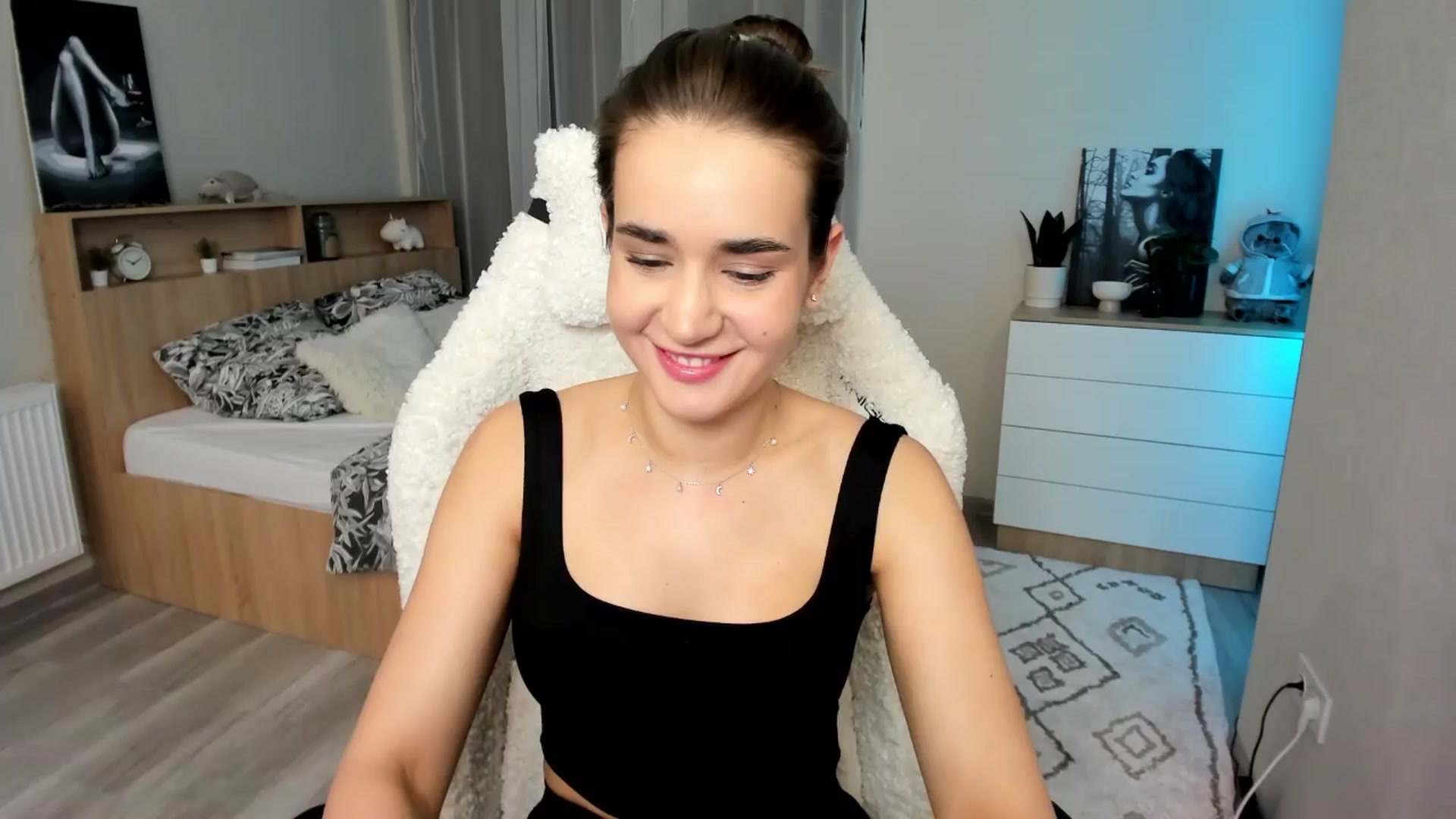 Gallery image thumbnail from Ellies_Smile's myfreecams stream on, 04/12/2024, 16:25 image 18 of 20